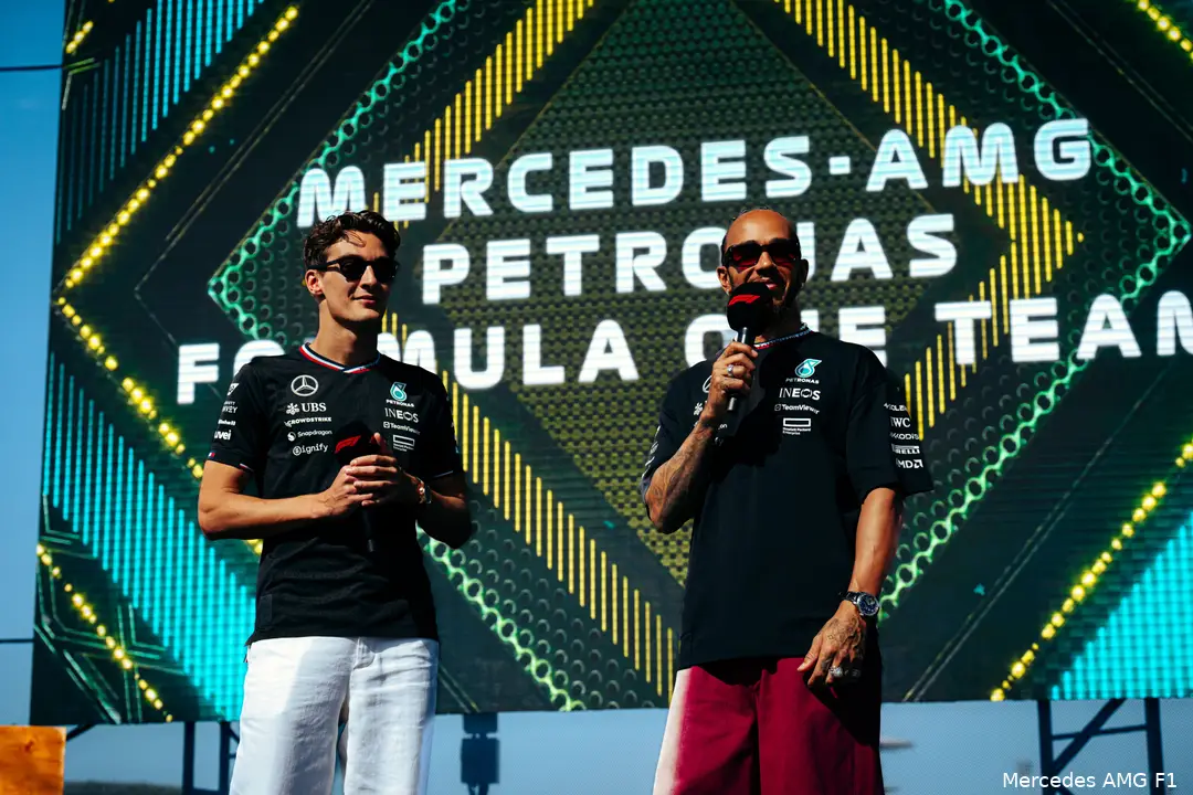 Russell en Hamilton reden in Abu Dhabi hun laatste race als teamgenoten.