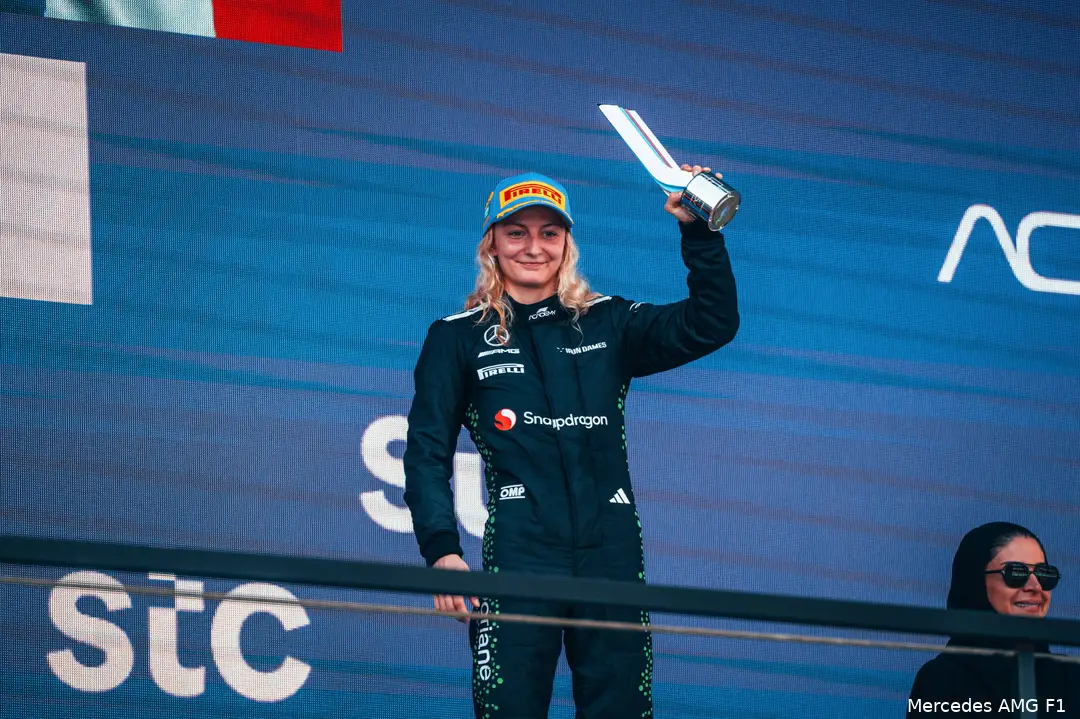 doriane pin f1 academy 933
