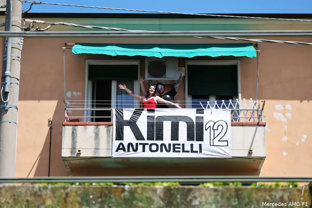 mercedes andrea kimi antonelli gp emilia romagna imola 2025 vrijdag fan