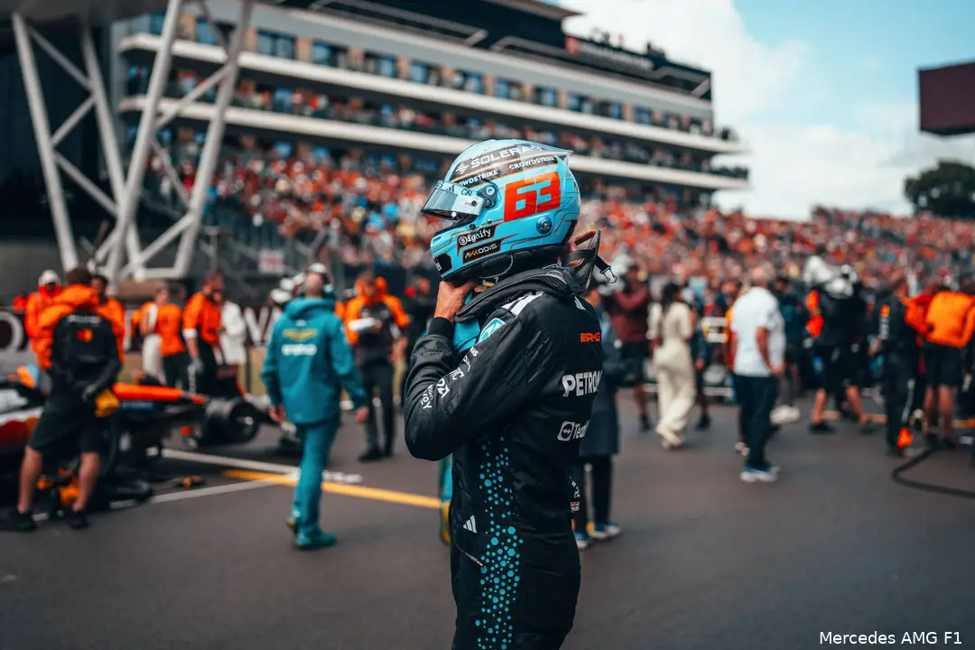 george russell mercedes 2025 silverstone groot brittannie zondag grid helm 1