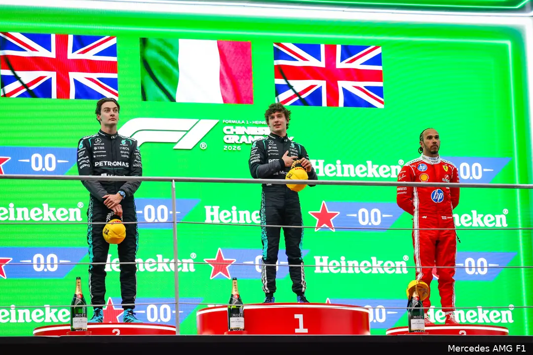 Antonelli-china-Mercedes-zondag-1-Russell-Hamilton-podium