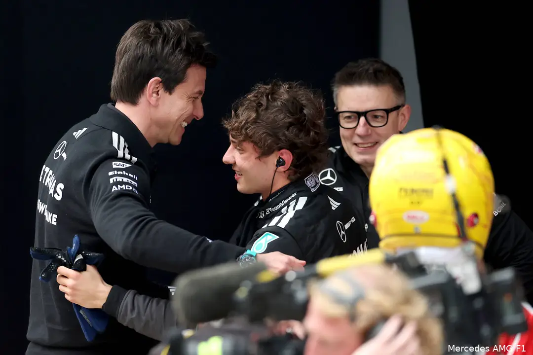 Antonelli-china-Mercedes-zondag-13-Wolff-Hamilton