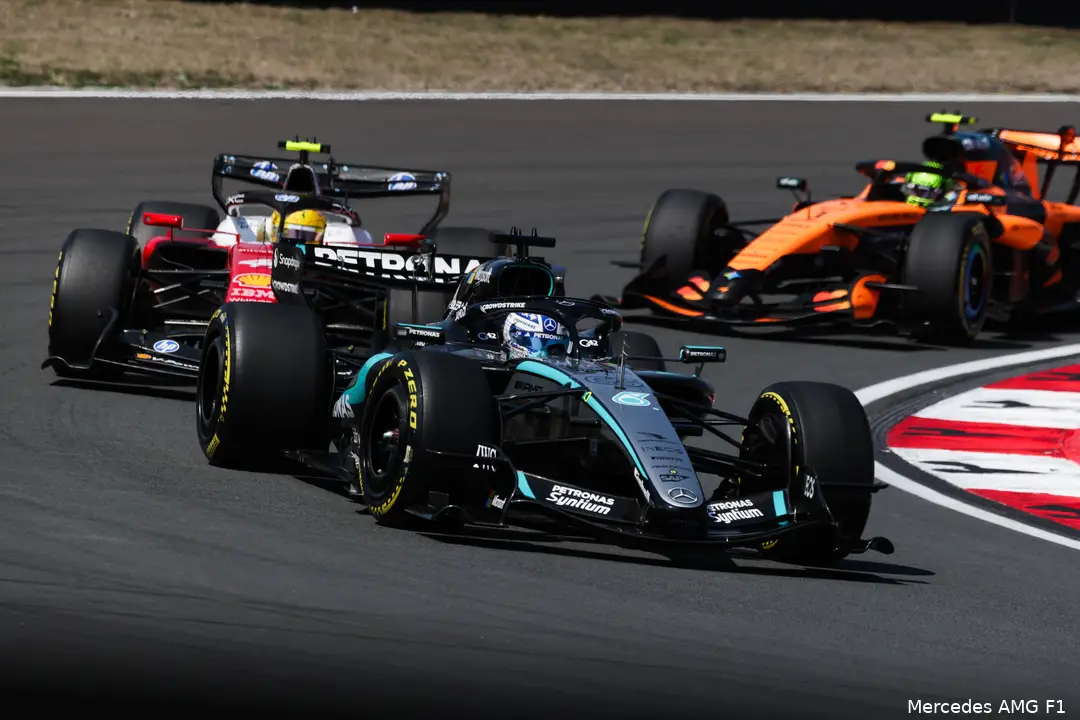 lando-norris-mclaren-lewis-hamilton-ferrari-george-russell-mercedes-china-zaterdag-2026