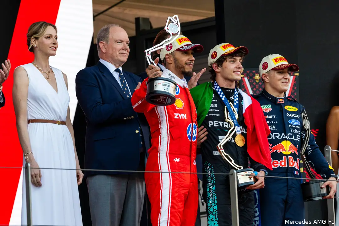 kimi-antonelli-mercedes-lewis-hamilton-ferrari-isack-hadjar-red-bull-racing-2026-monaco-zondag-race-podium