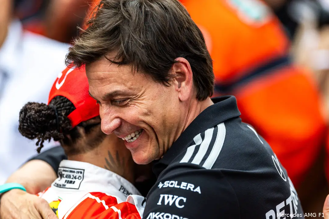 lewis-hamilton-ferrari-toto-wolff-mercedes-2026-monaco-zondag-race-podium-1