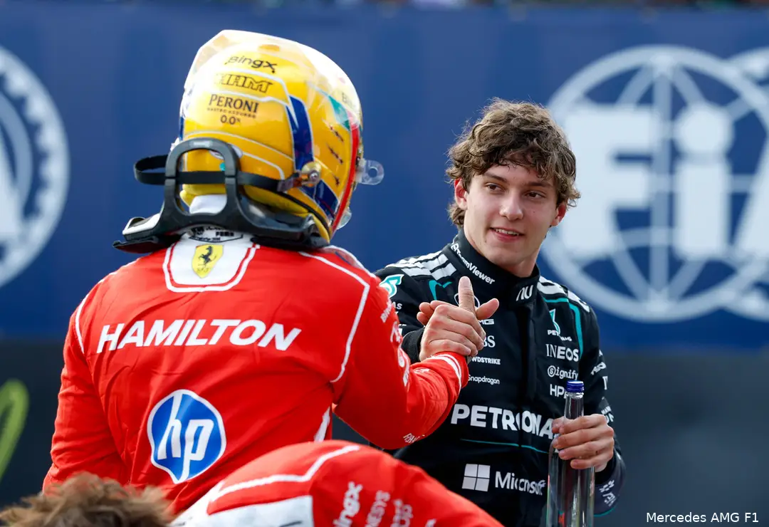 andrea-kimi-antonelli-mercedes-gp-groot-brittannie-2026-zaterdag-lewis-hamilton-ferrari-3