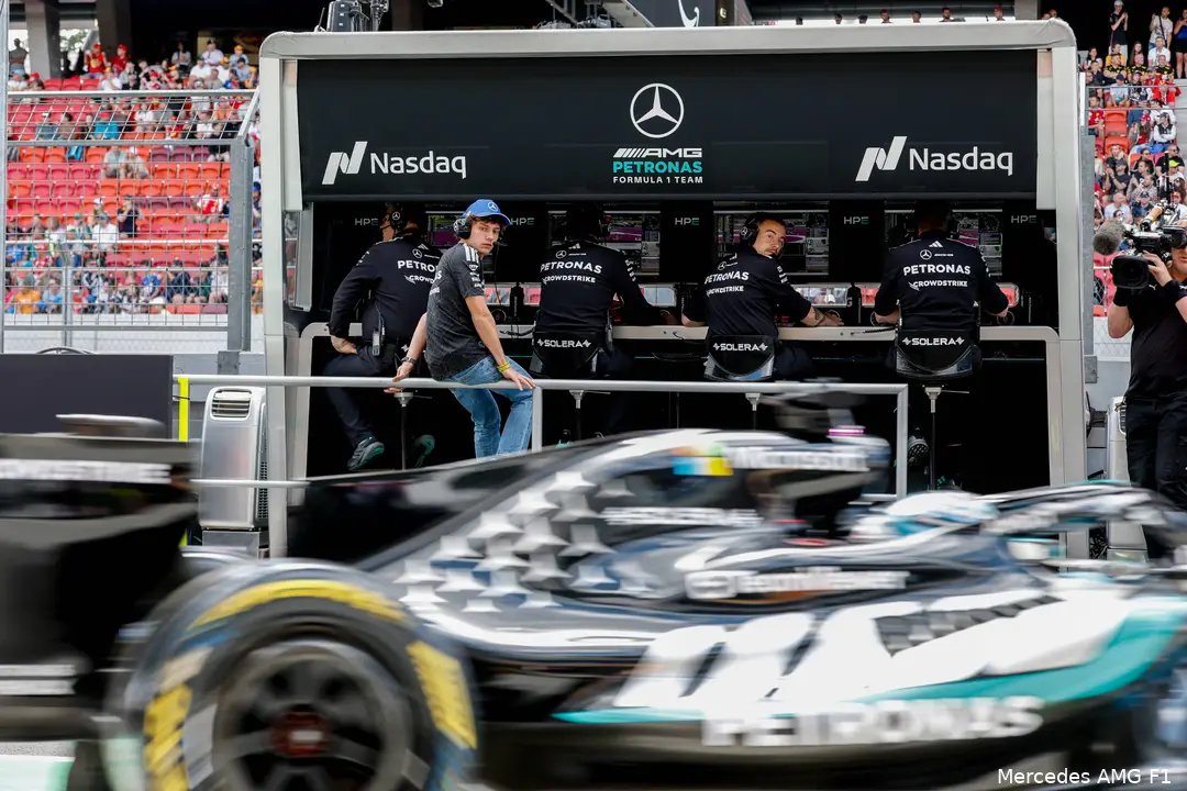 andrea-kimi-antonelli-mercedes-gp-hongarije-2026-vrijdag-pitmuur