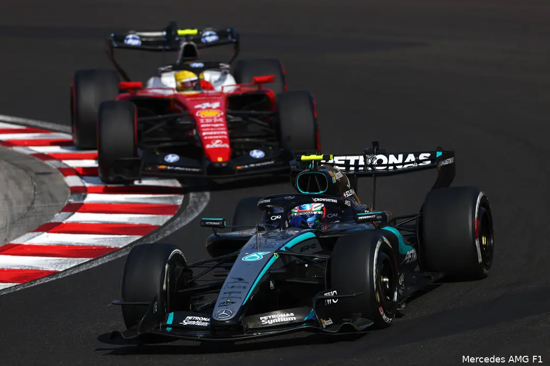 andrea-kimi-antonelli-mercedes-gp-hongarije-2026-zondag-lewis-hamilton-2