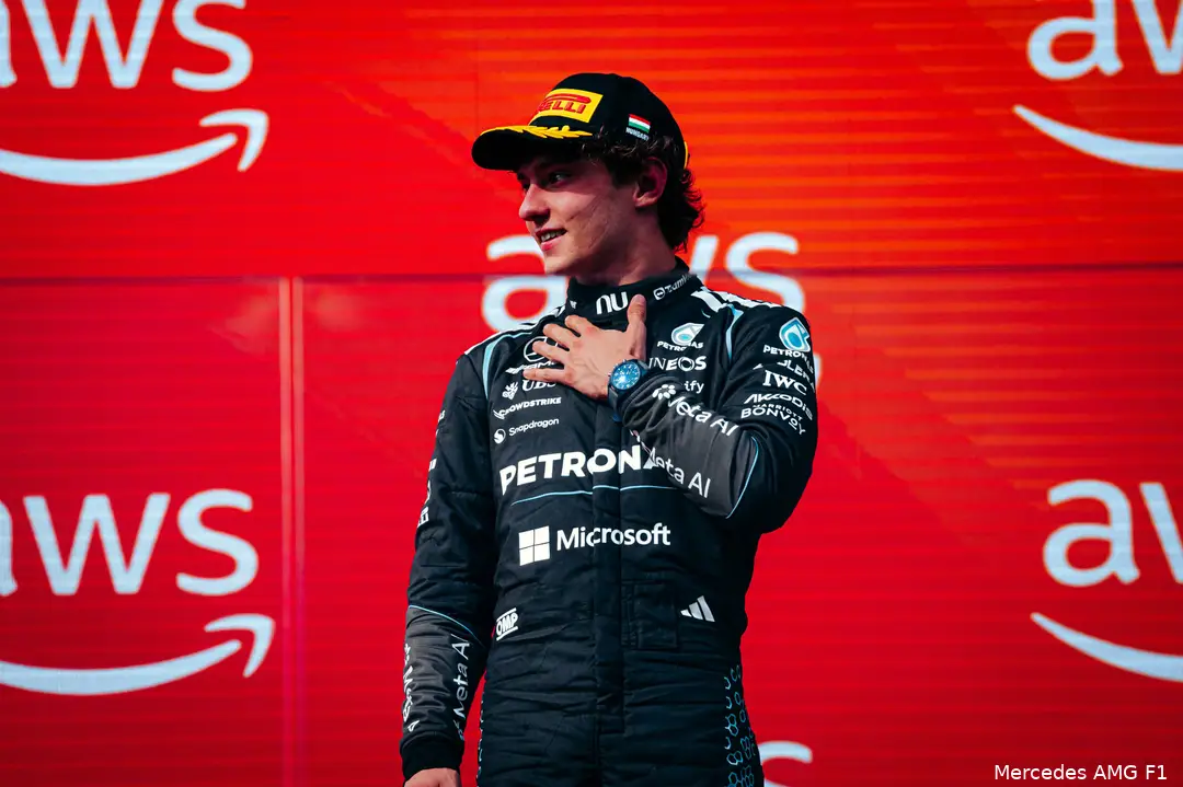 andrea-kimi-antonelli-mercedes-gp-hongarije-2026-zondag-podium-2