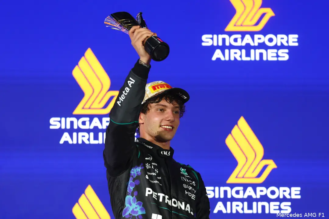 kimi-antonelli-podium-singapore-2026-sunday