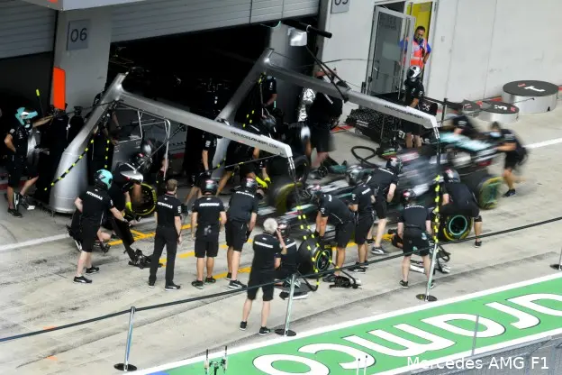 mercedes pitstop