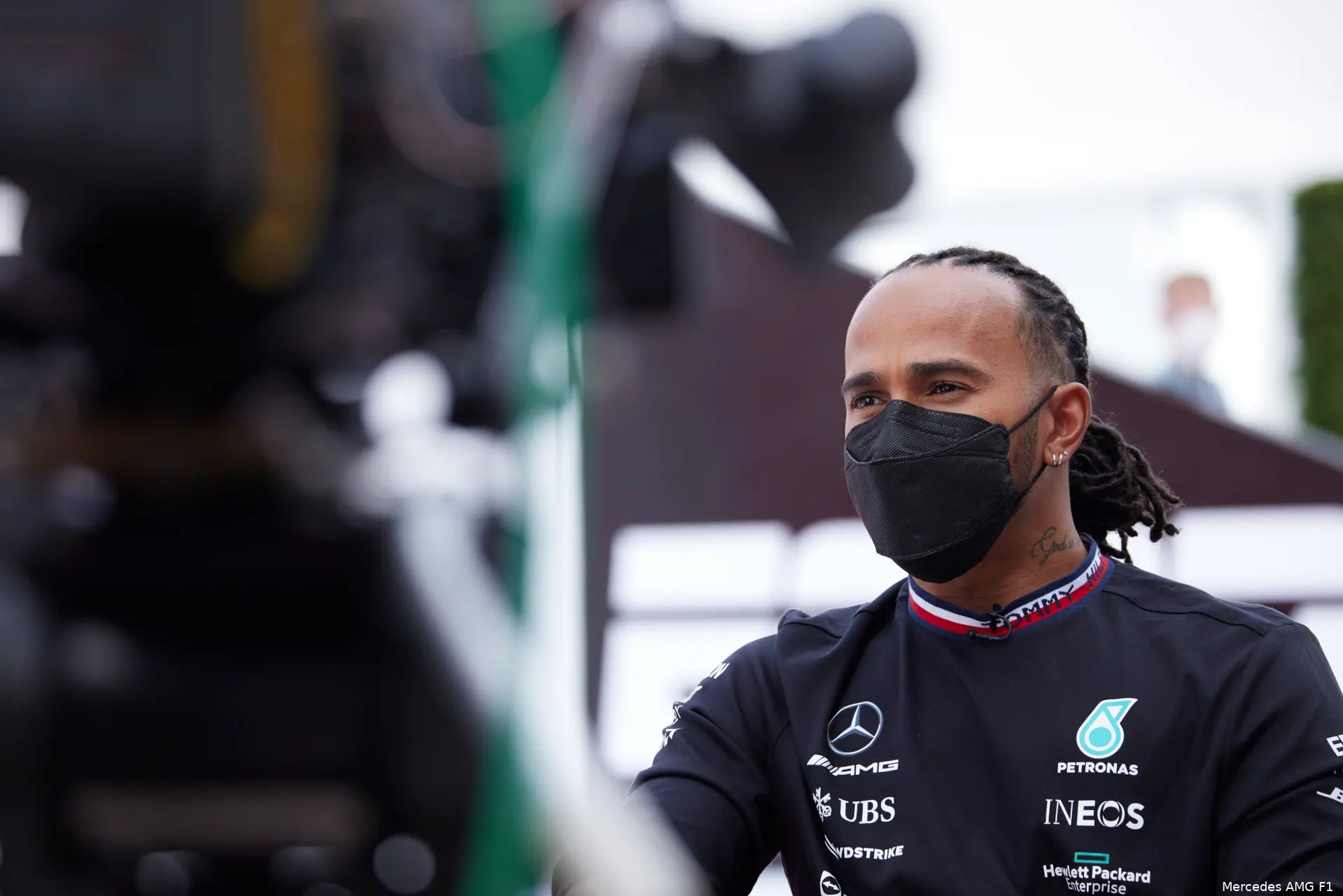 lewis hamilton vs mercedes