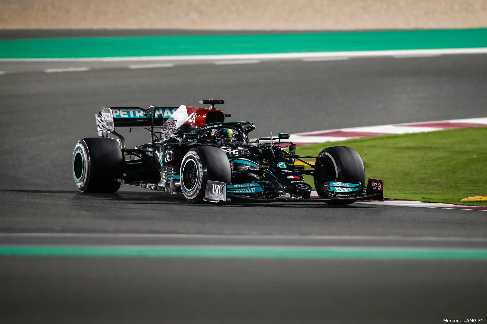 lewis hamilton mercedes qatar
