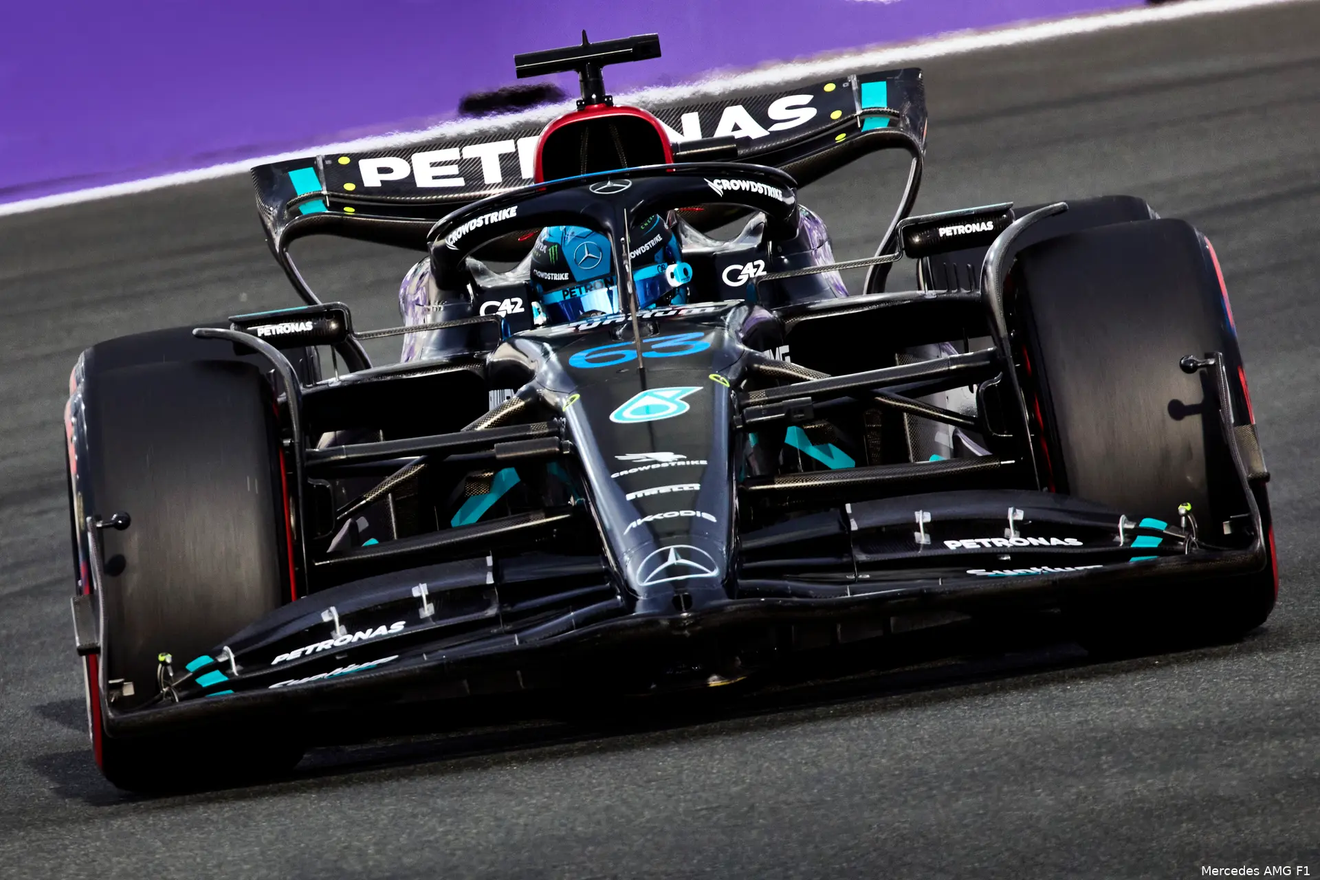 russell mercedes zaterdag rijdend jeddah 2023
