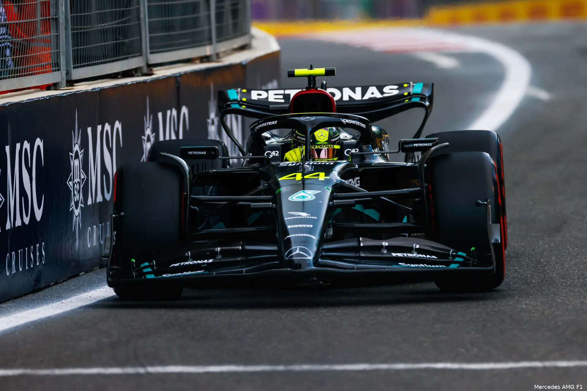lewis hamilton mercedes azerbeidzjan 2023