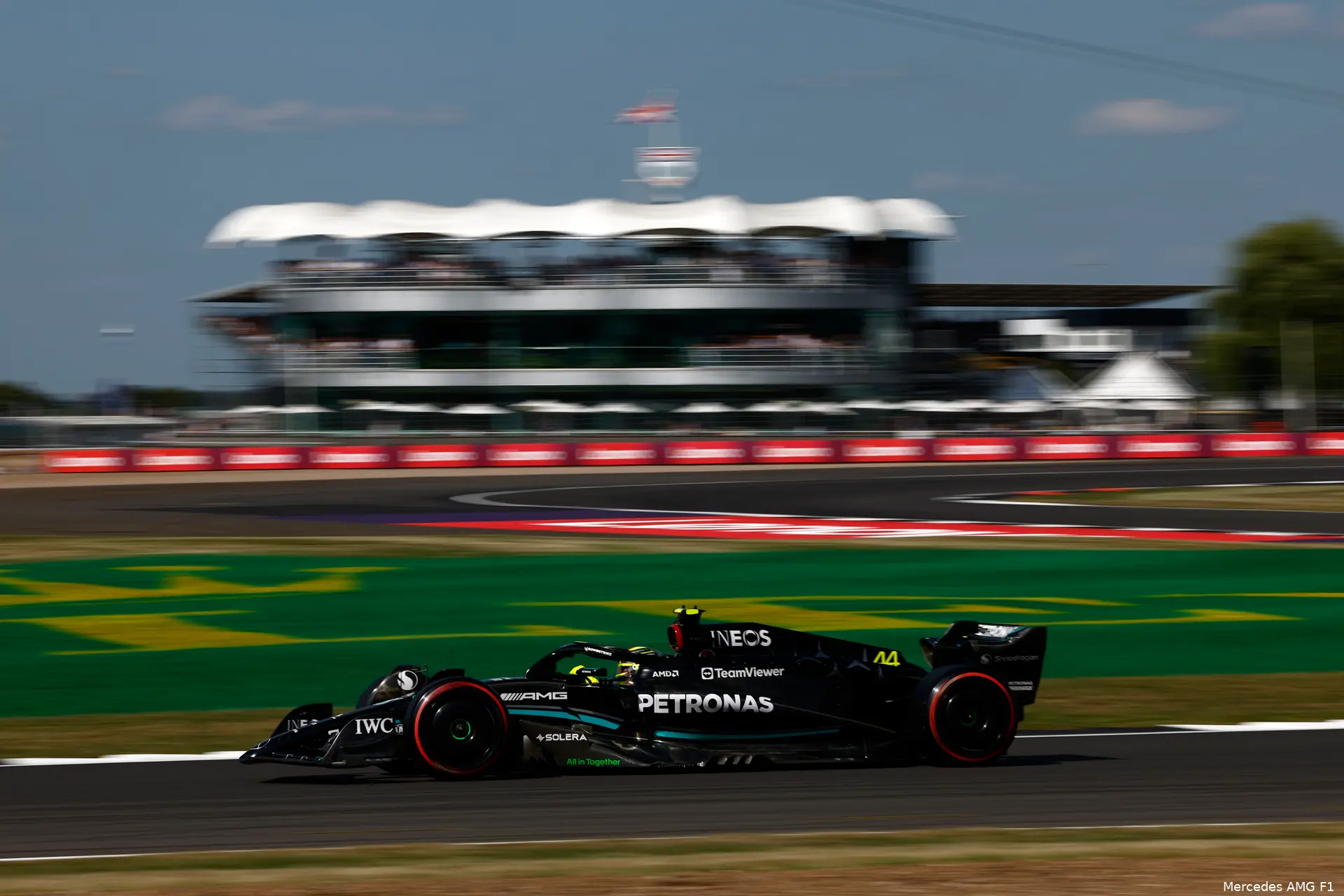 lewis hamilton mercedes w14 silverstone