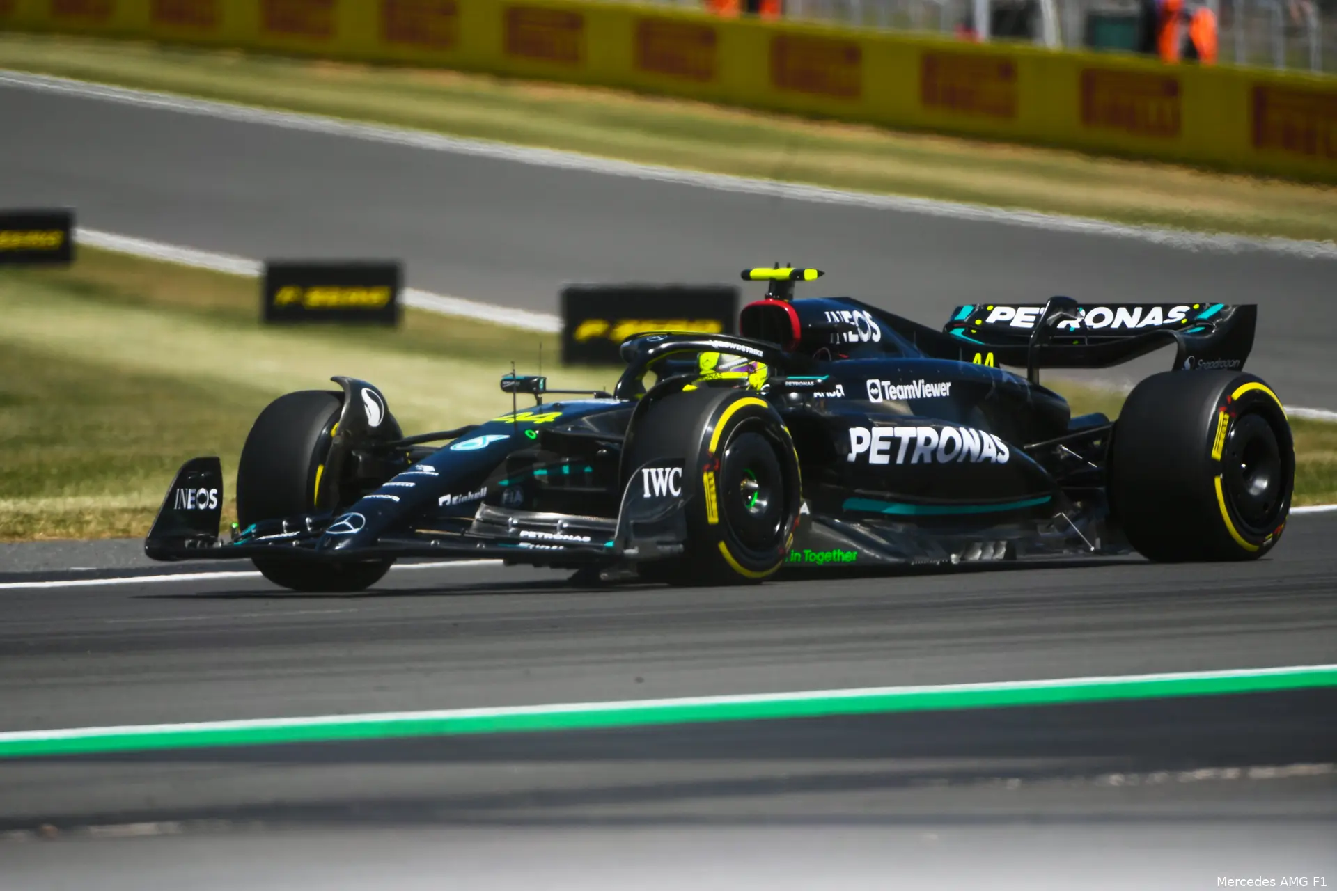 lewis hamilton mercedes w14 silverstone