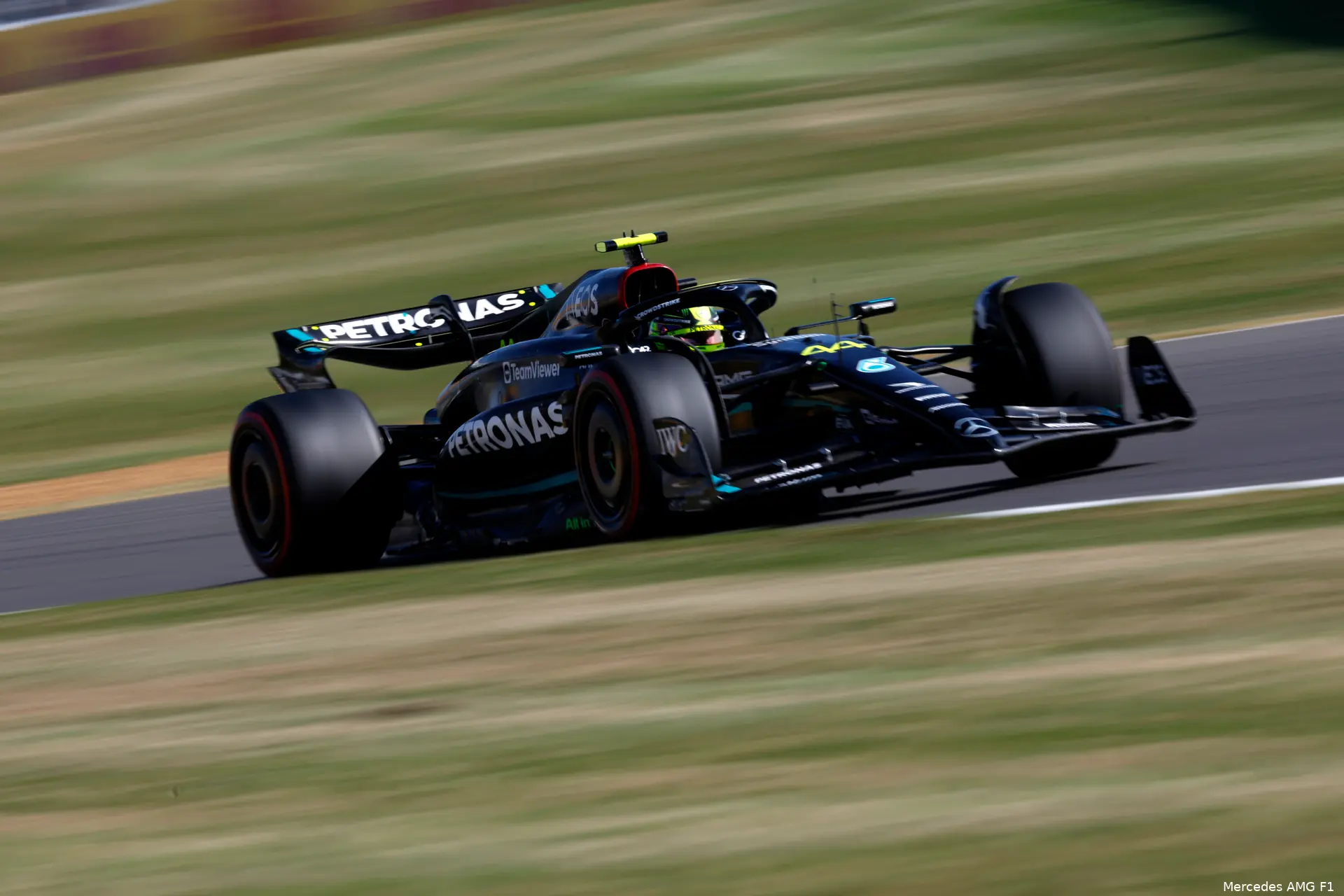 lewis hamilton mercedes w14 silverstone