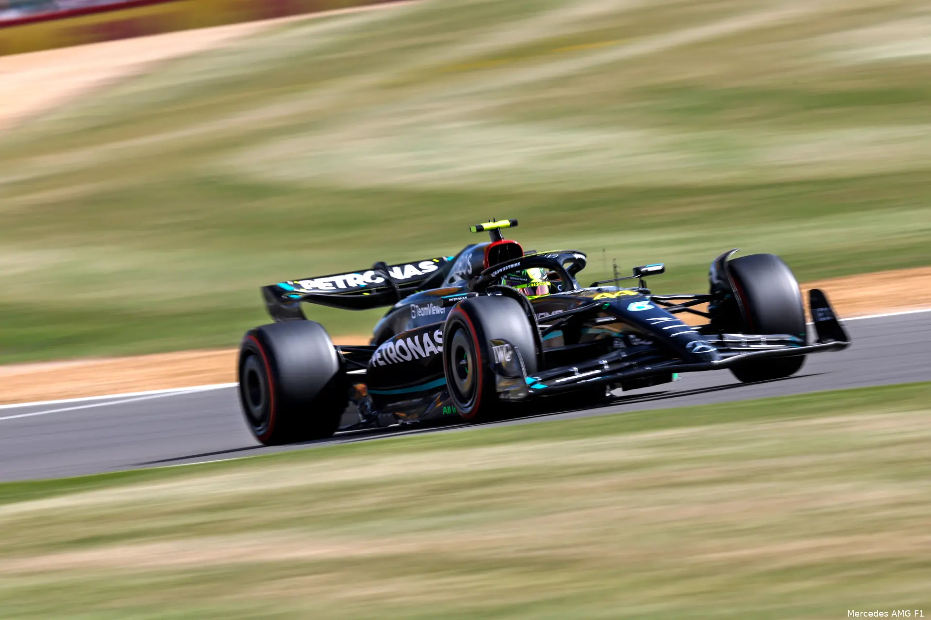 lewis hamilton mercedes w14 silverstone