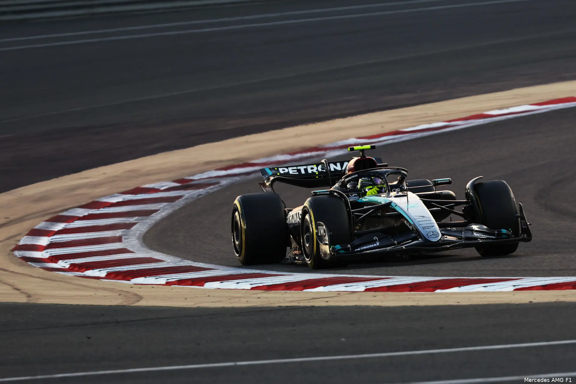 lewis hamilton mercedes wintertest bahrein 2024