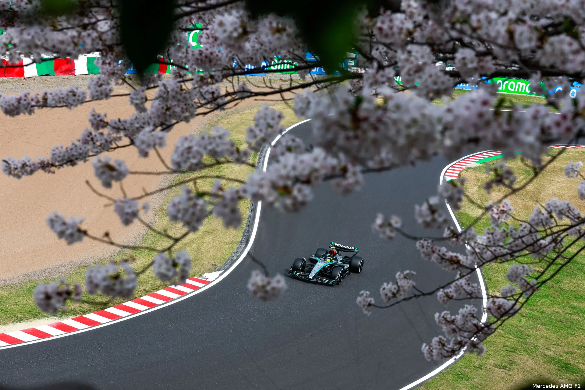 lewis hamilton george russell mercedes japan