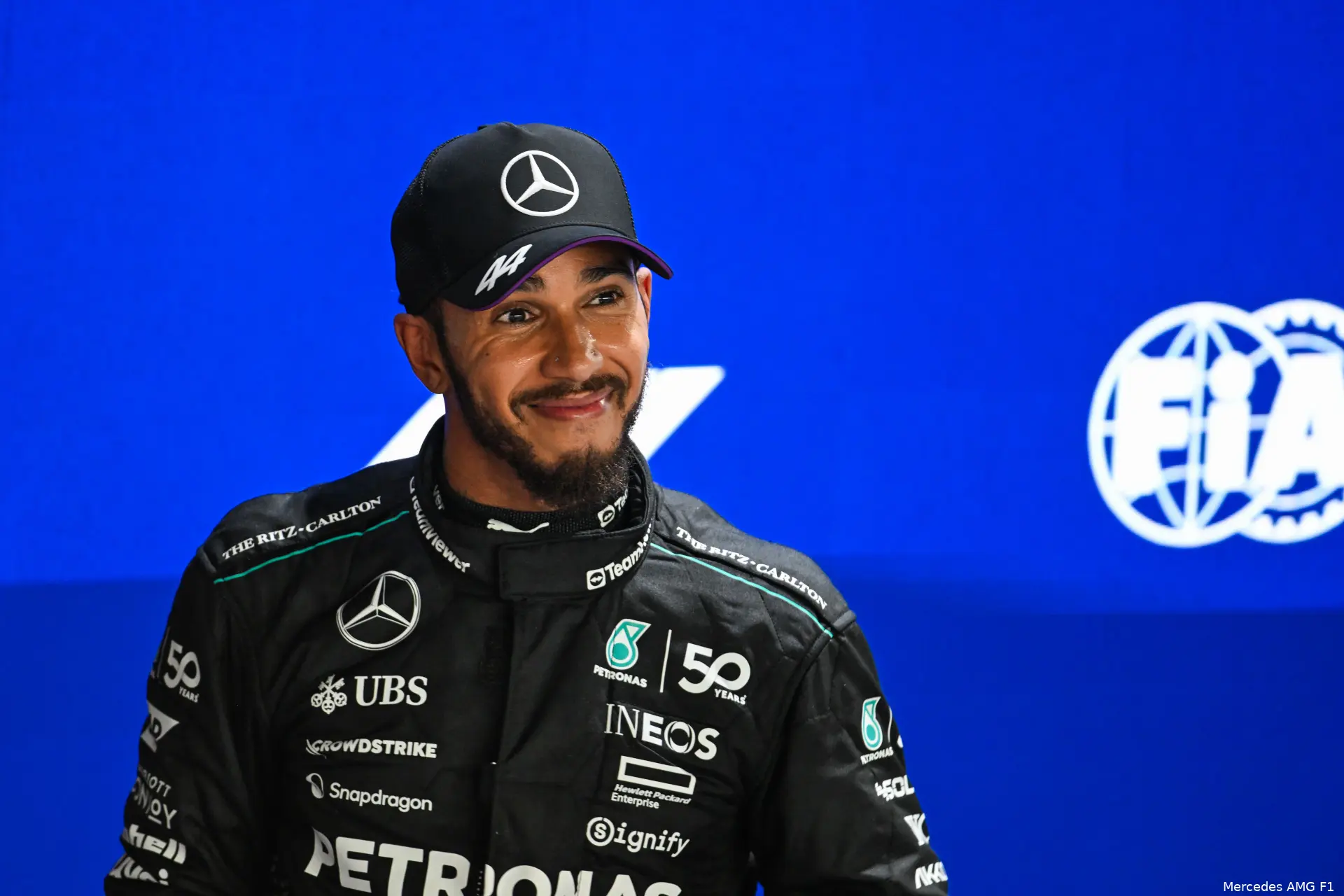 lewis hamilton mercedes 2381373