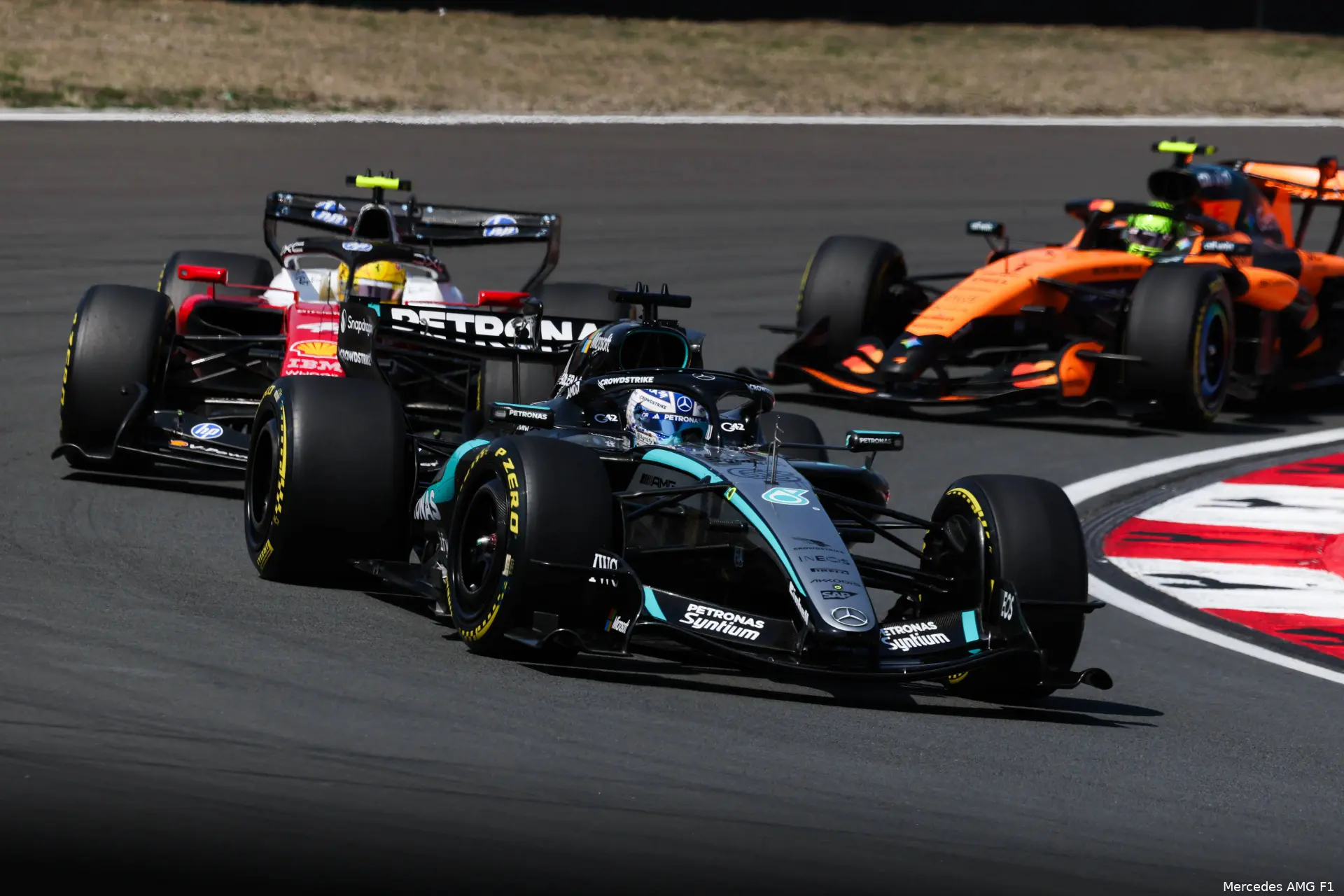 lando-norris-mclaren-lewis-hamilton-ferrari-george-russell-mercedes-china-zaterdag-2026