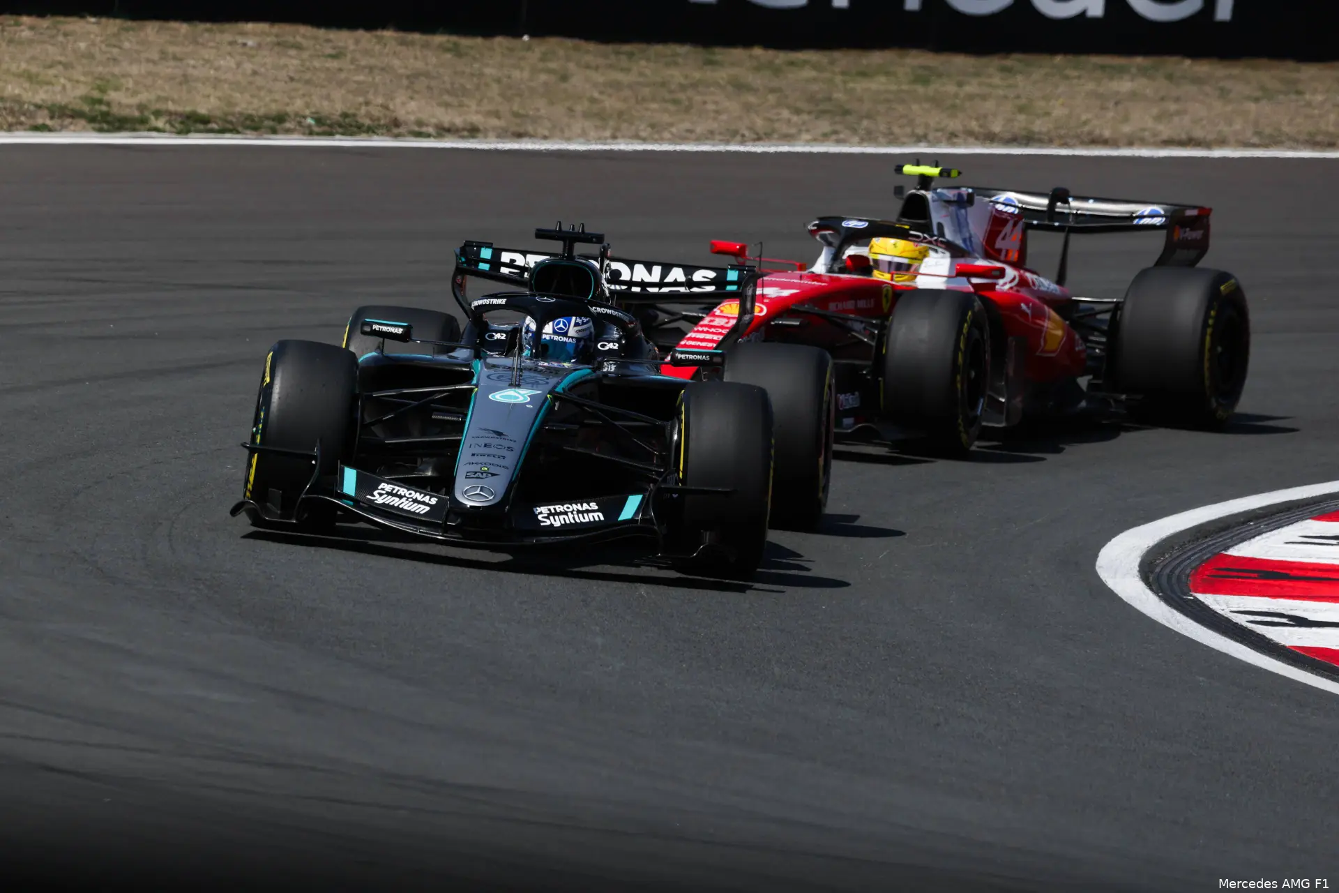 lewis-hamilton-ferrari-george-russell-mercedes-china-zaterdag-2026