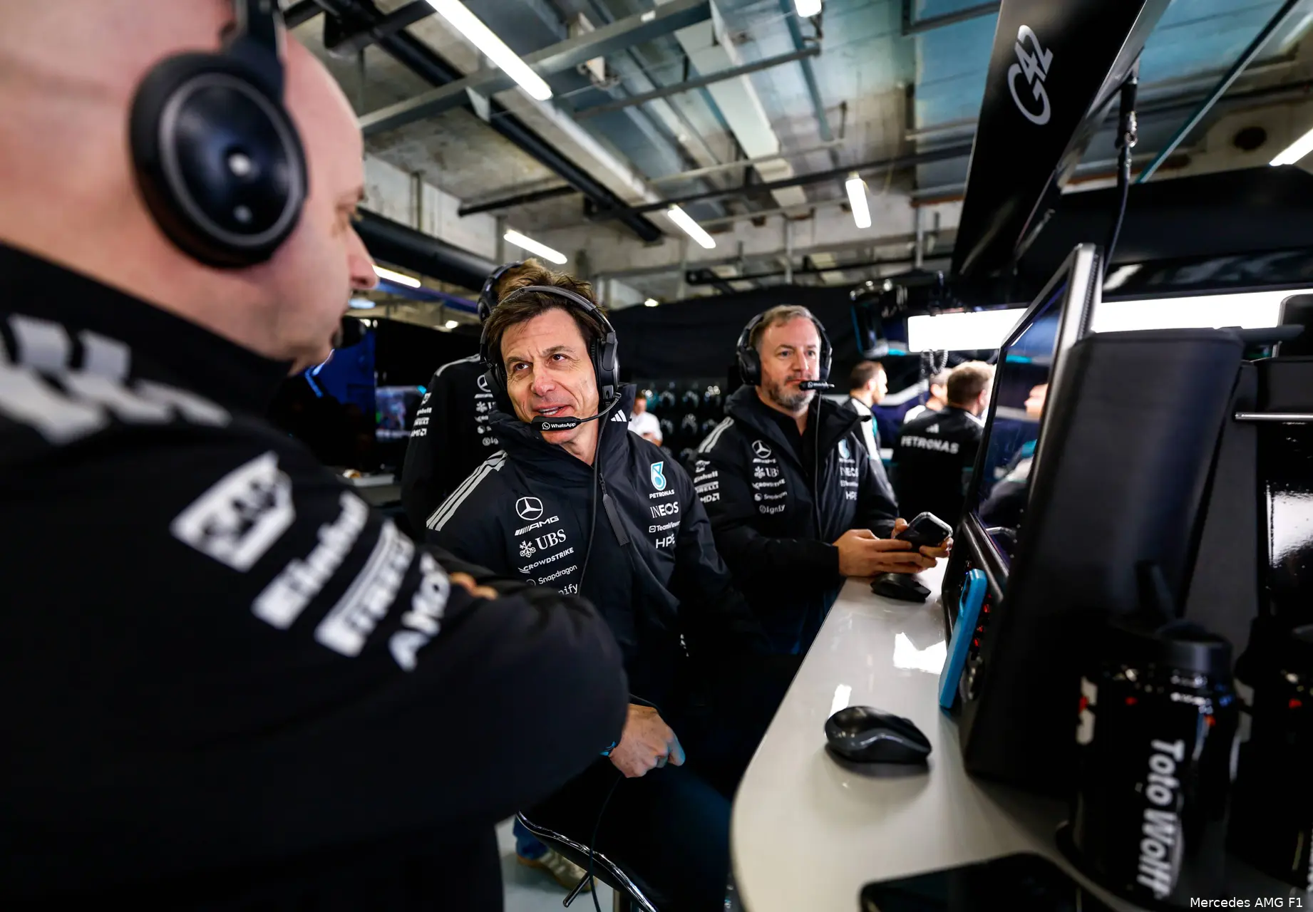 mercedes-toto-wolff-simone-resta-bradley-lord-2026-china-1