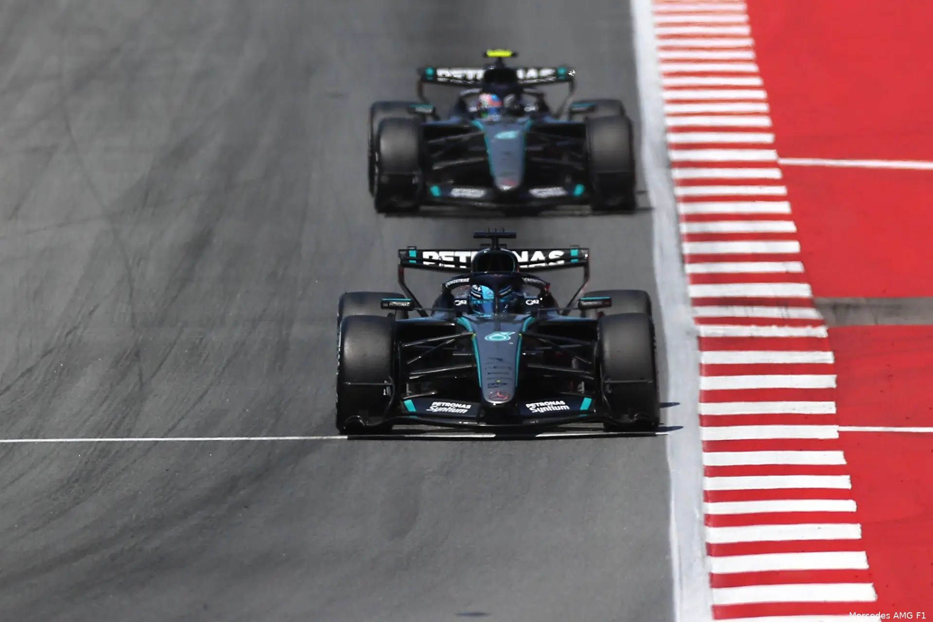 george-russell-andrea-kimi-antonelli-mercedes-gp-barcelona-catalonie-2026-zondag-2