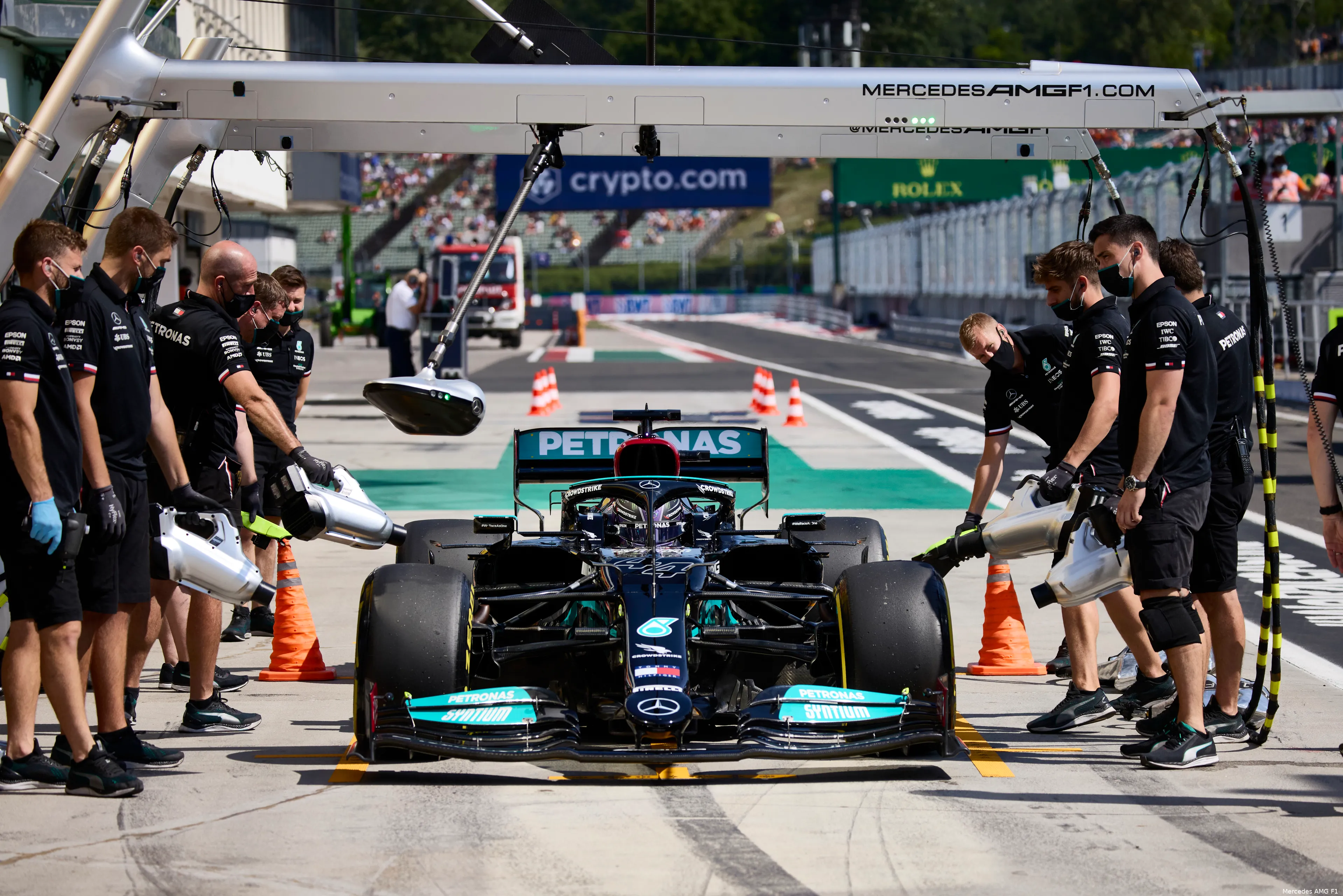 Mercedes pitstop W12