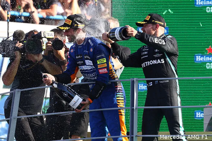 Daniel Ricciardo Valtteri Bottas McLaren Mercedes Italië
