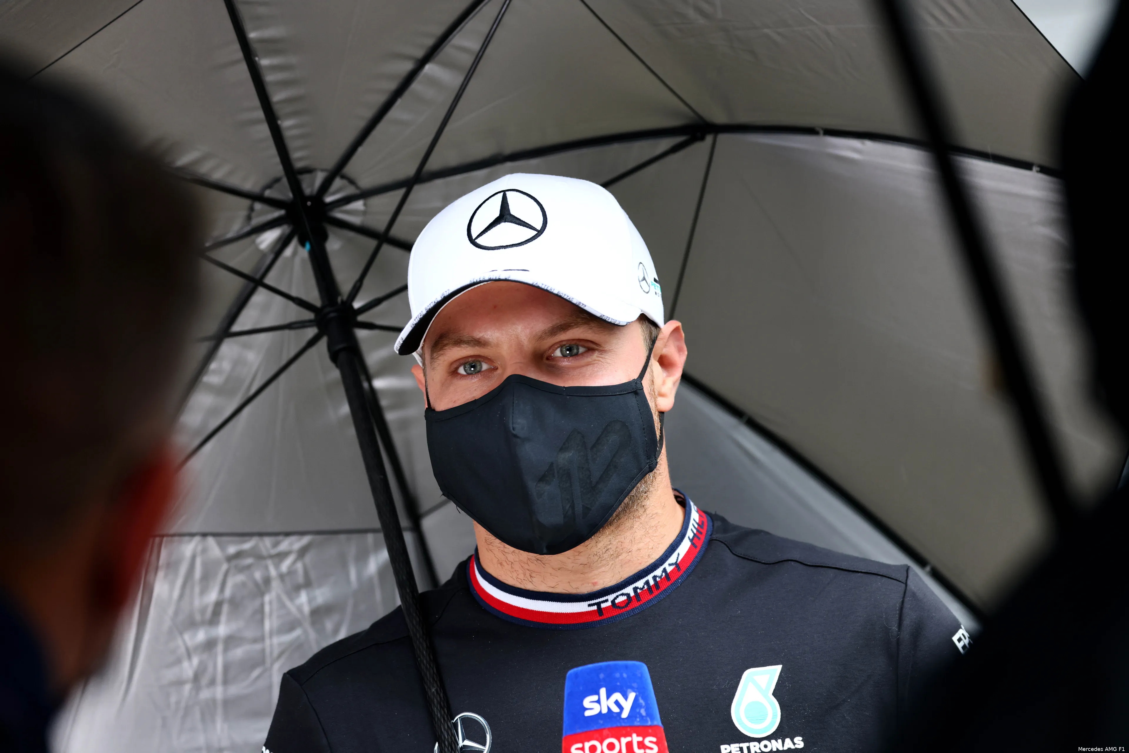 Valtteri Bottas paraplu regen Rusland Sochi