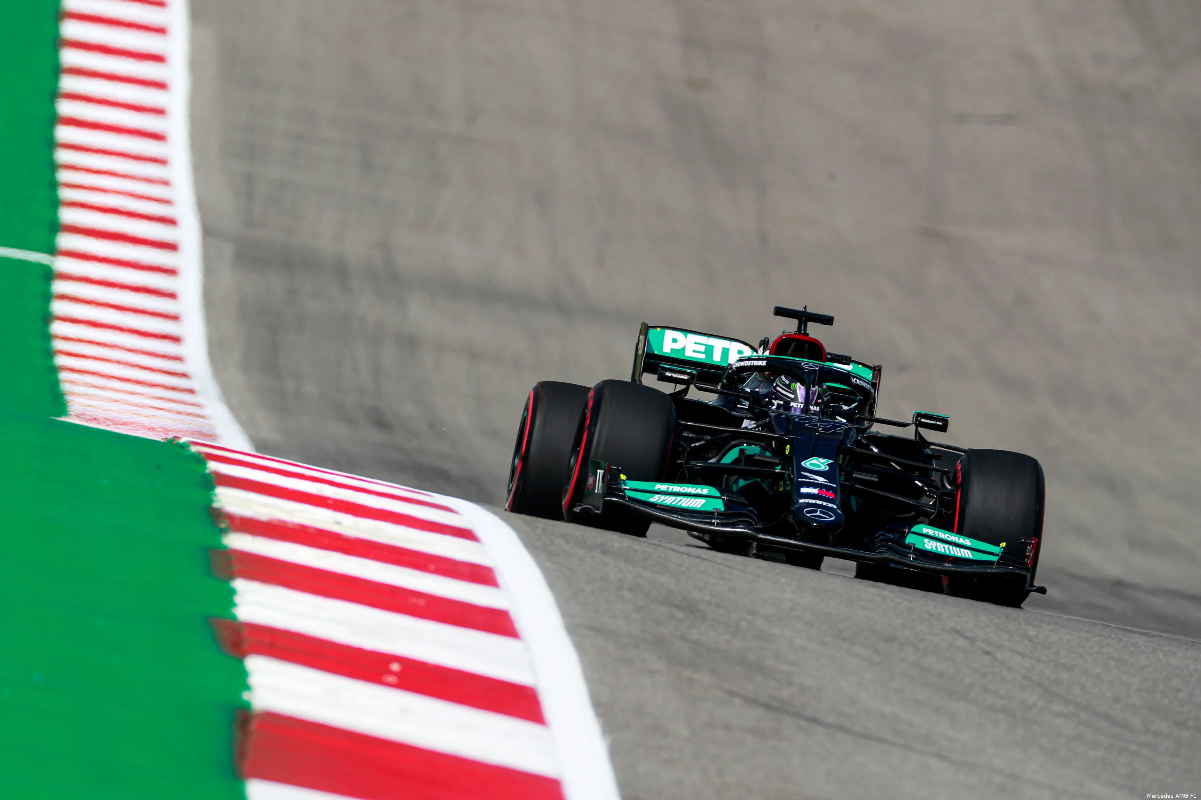 lewis hamilton vs mercedes