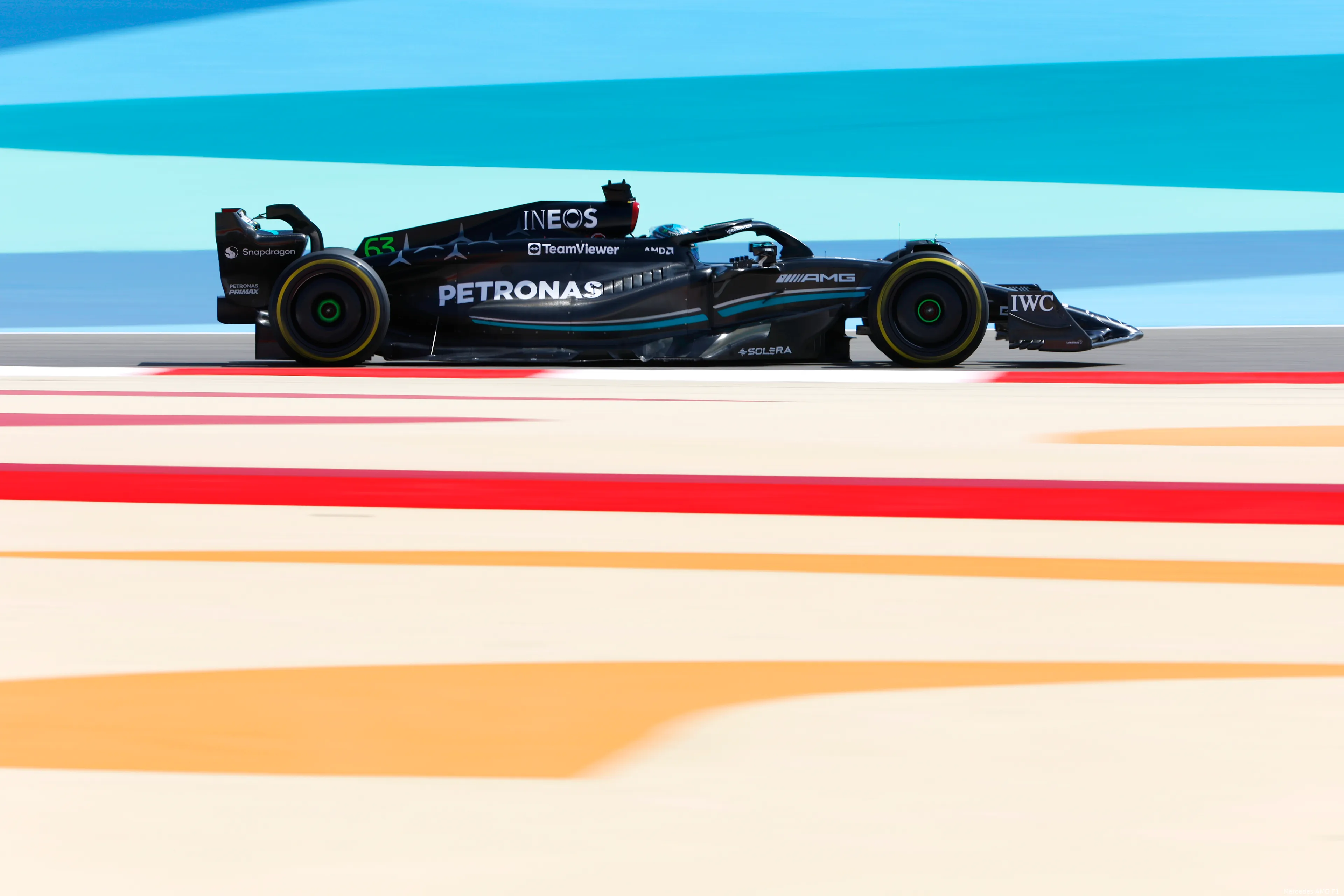 george russell w14 mercedes f1 testing bahrein 2023