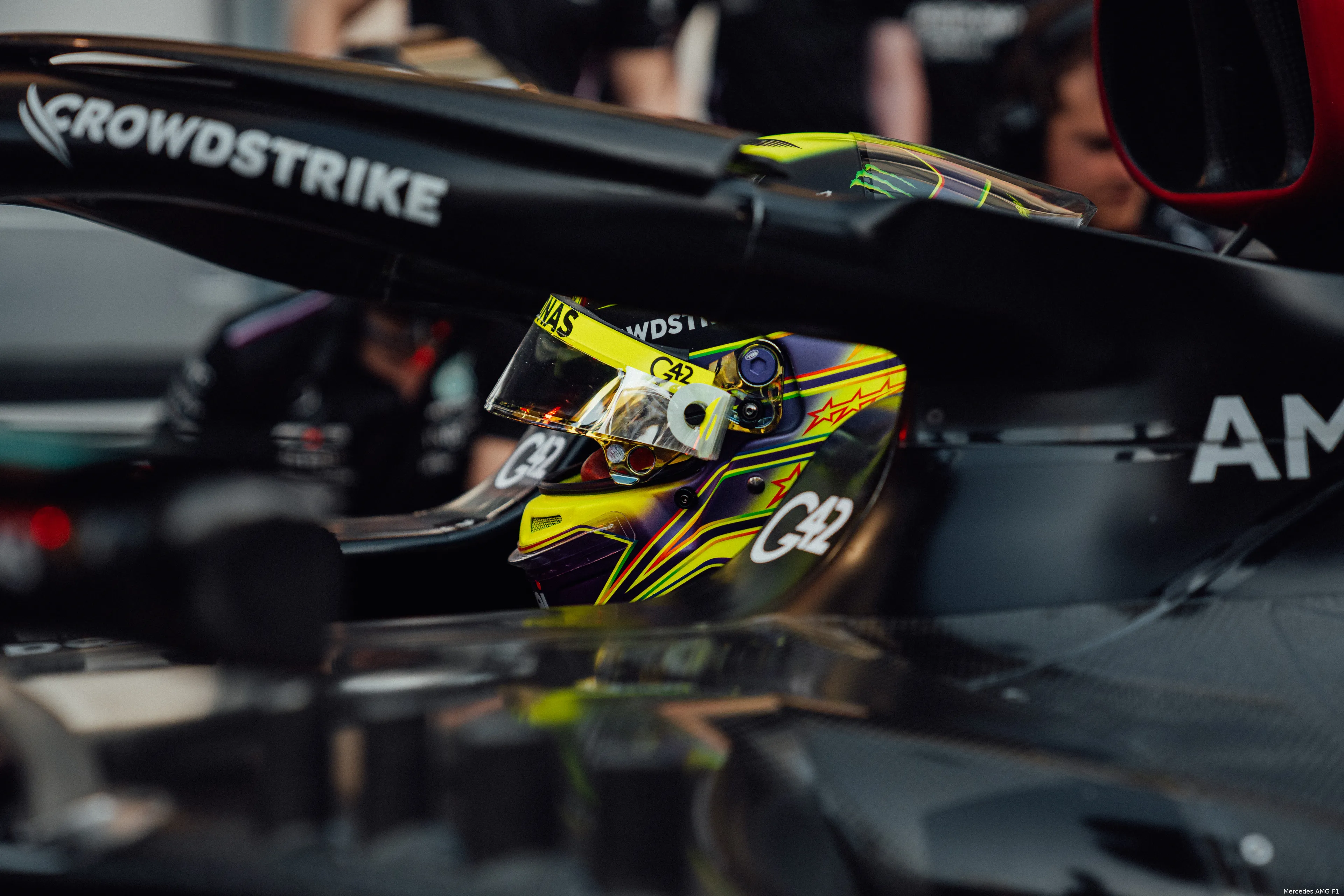 hamilton mercedes hoofd testdag 3 bahrein 2023