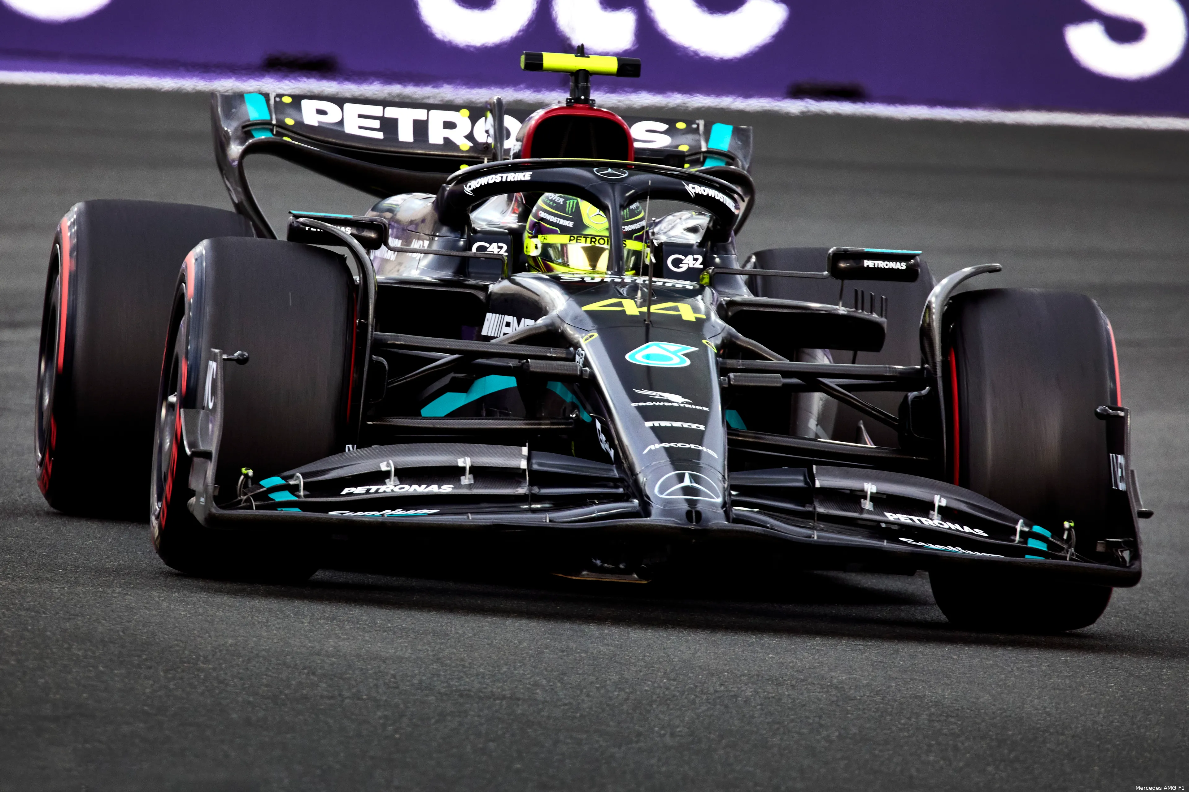 hamilton mercedes zaterdag rijdend jeddah 2023