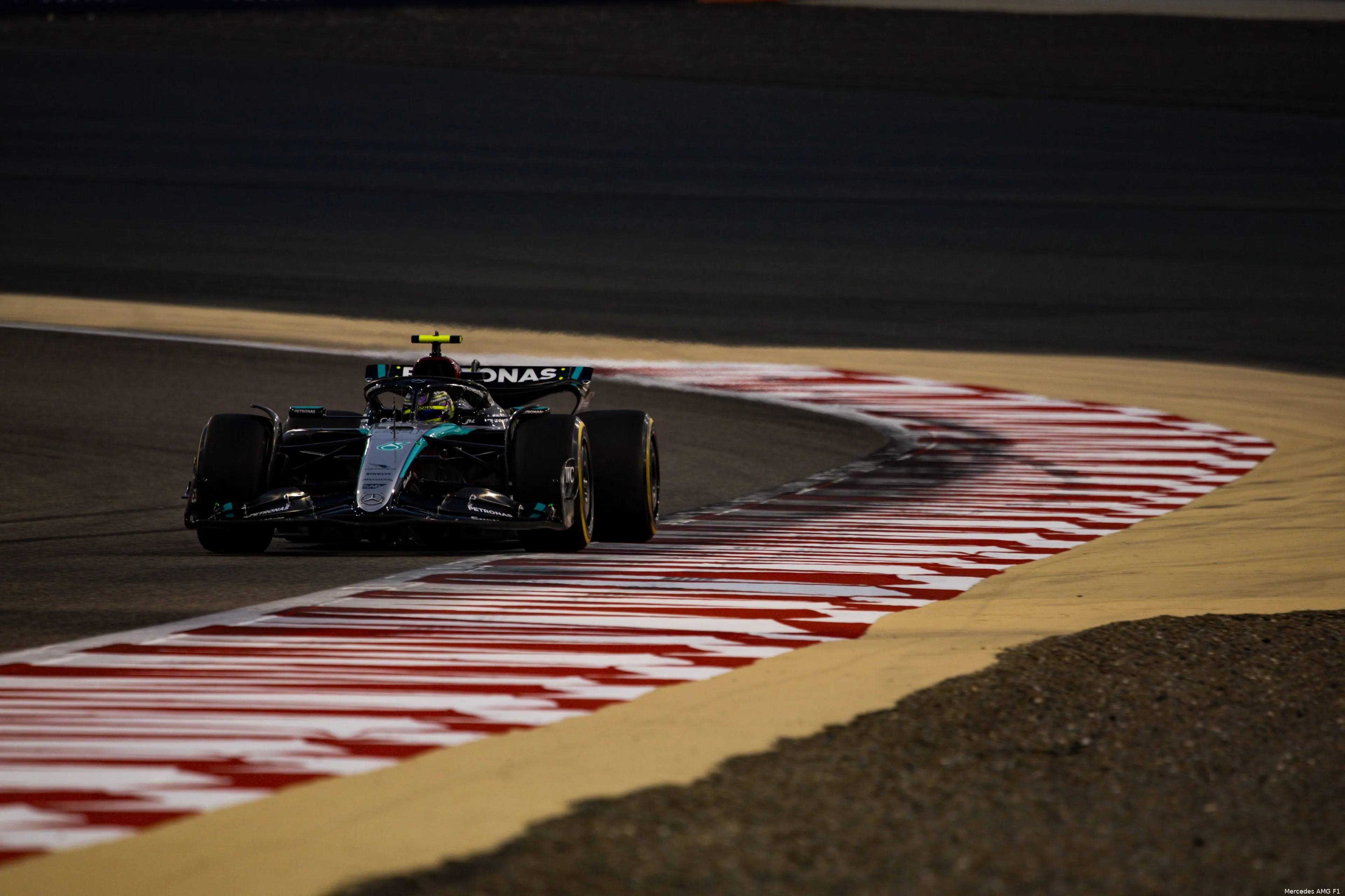 lewis hamilton mercedes wintertest bahrein 2024