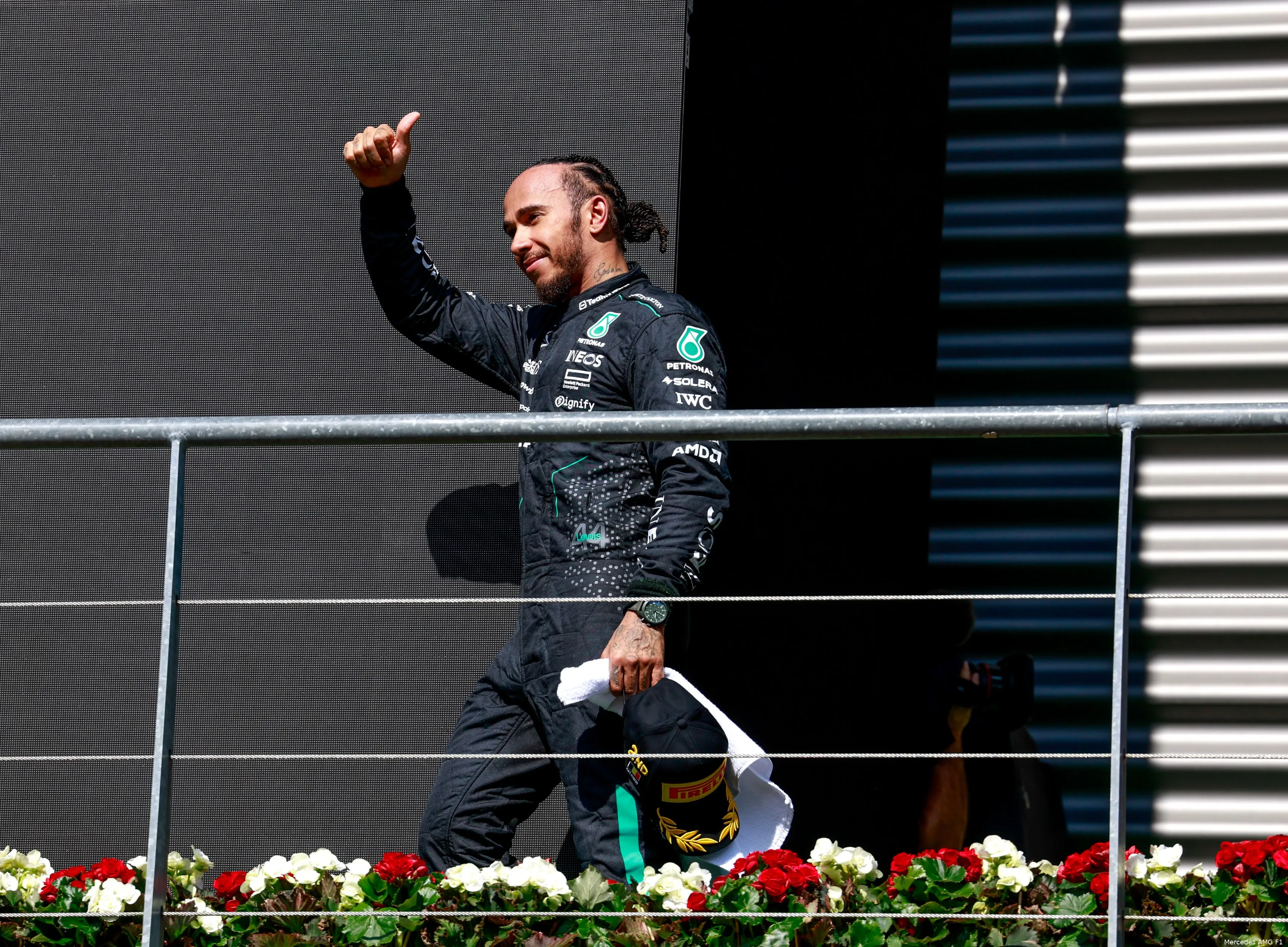 lewis hamilton podium bokaal belgie 2024 duim