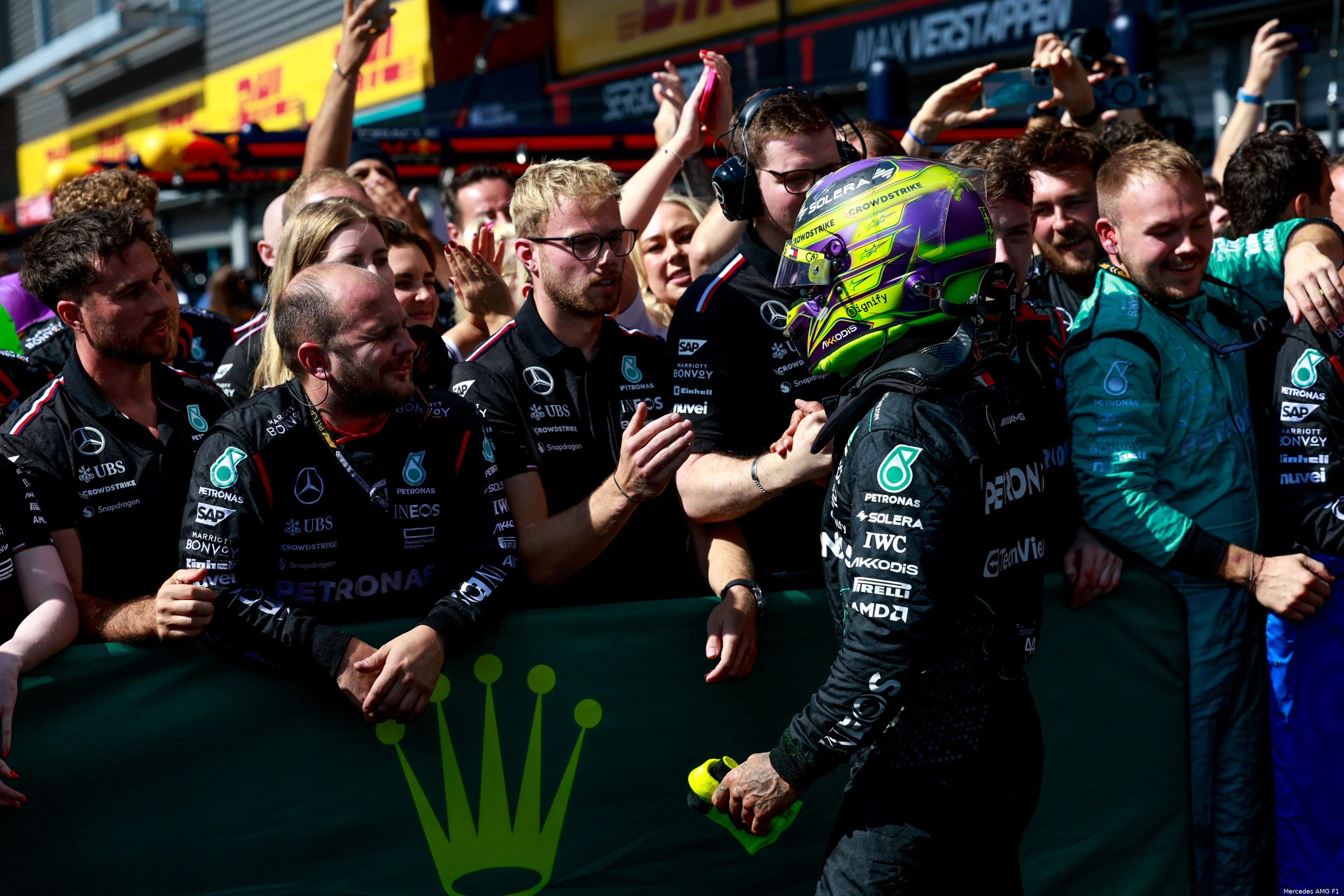 lewis hamilton racedag belgie 2024 mercedes team knuffel