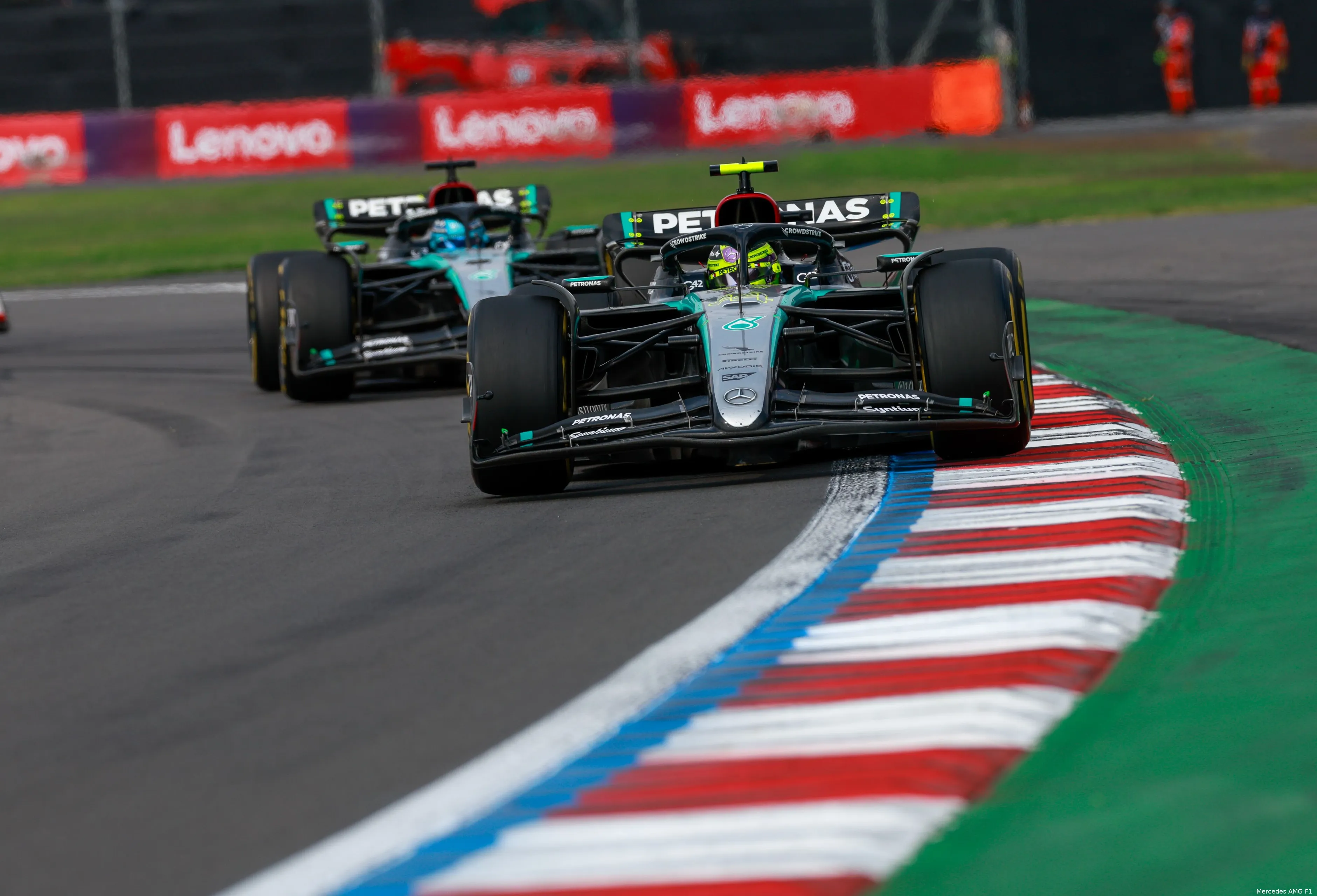 lewis hamilton 2024 mexico racedag mercedes george russell gevecht