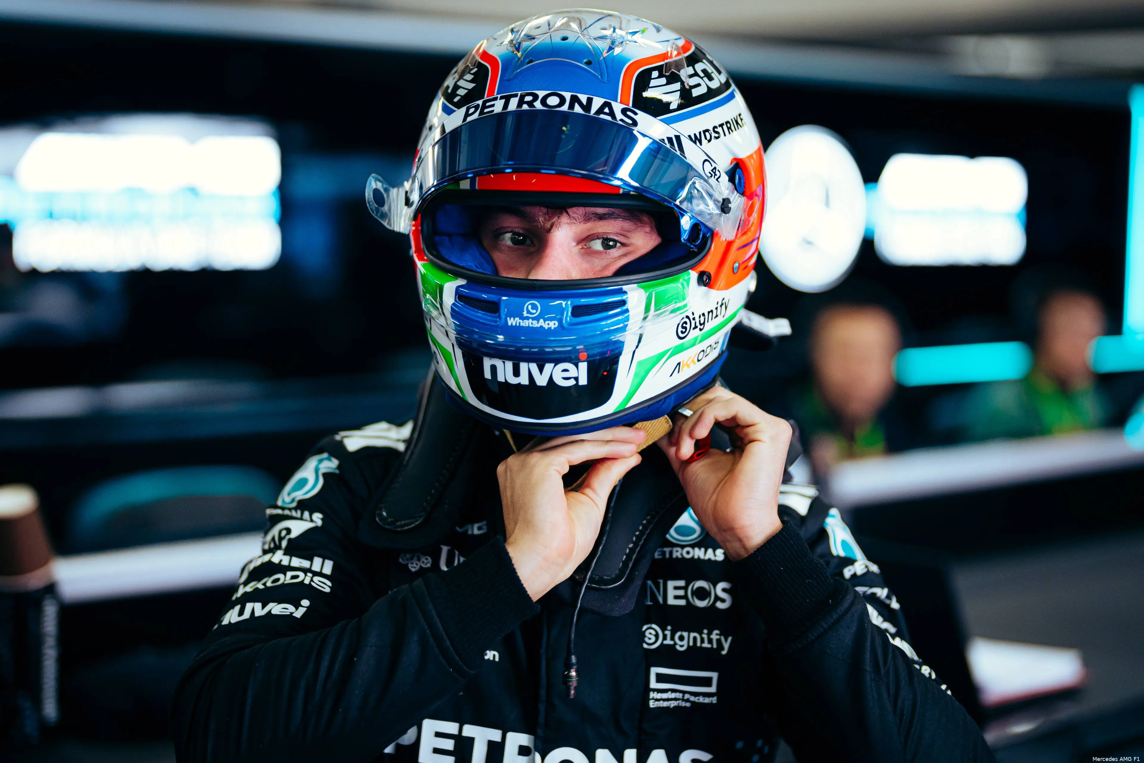 andrea kimi antonelli mercedes 2025 china race zondag