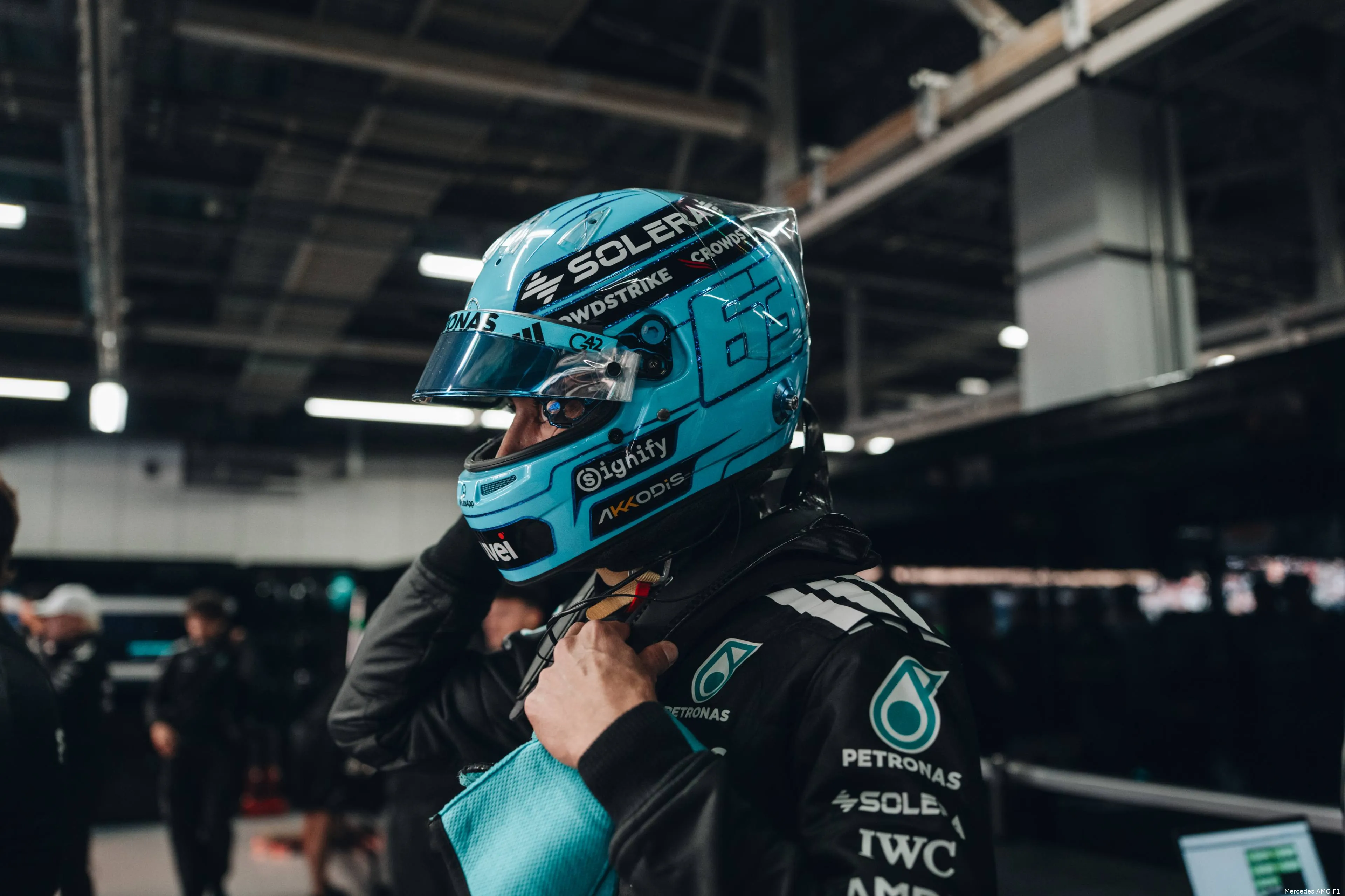 george russell helm japan 2025 913