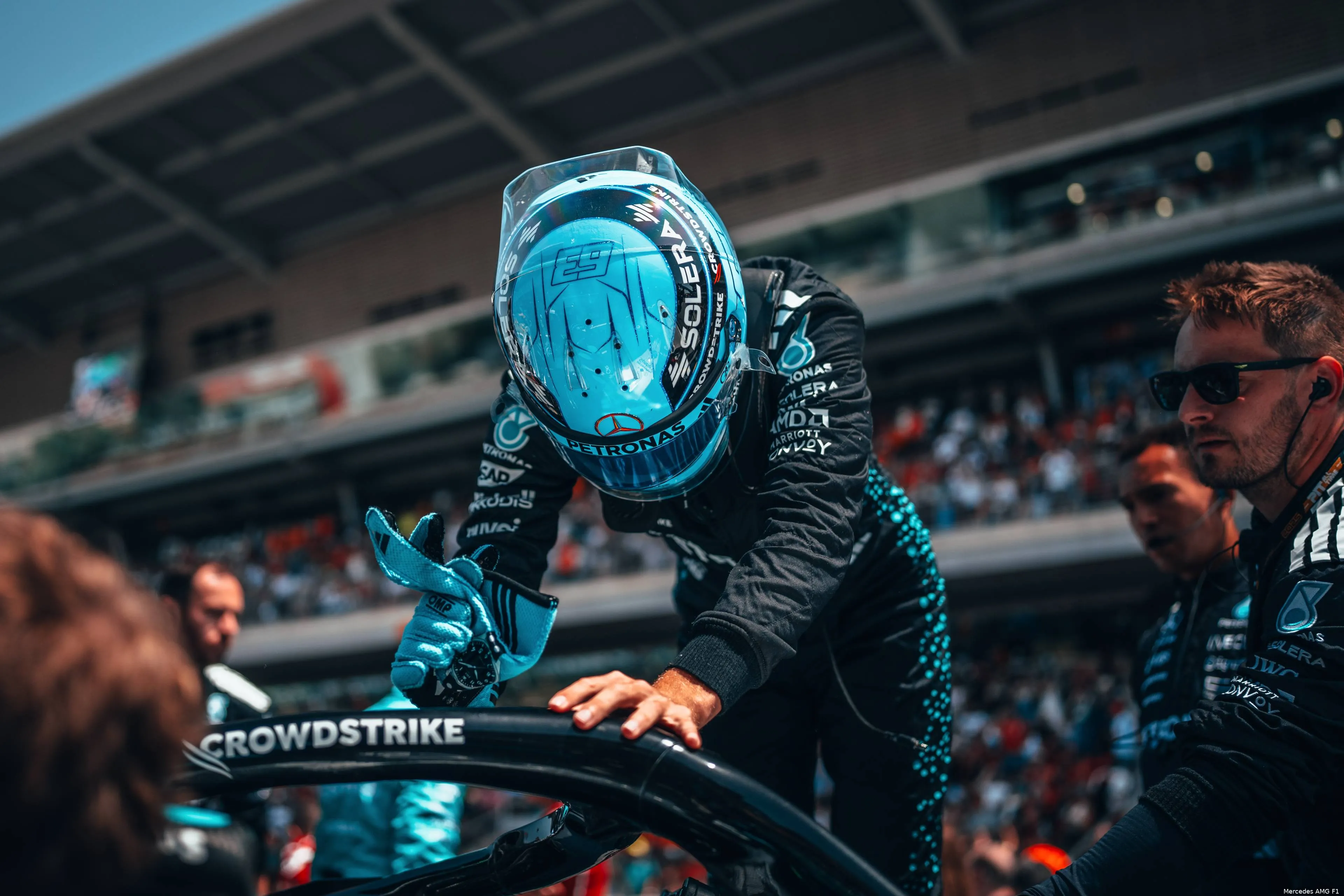 george russell mercedes helm grid 2025 spanje zondag race