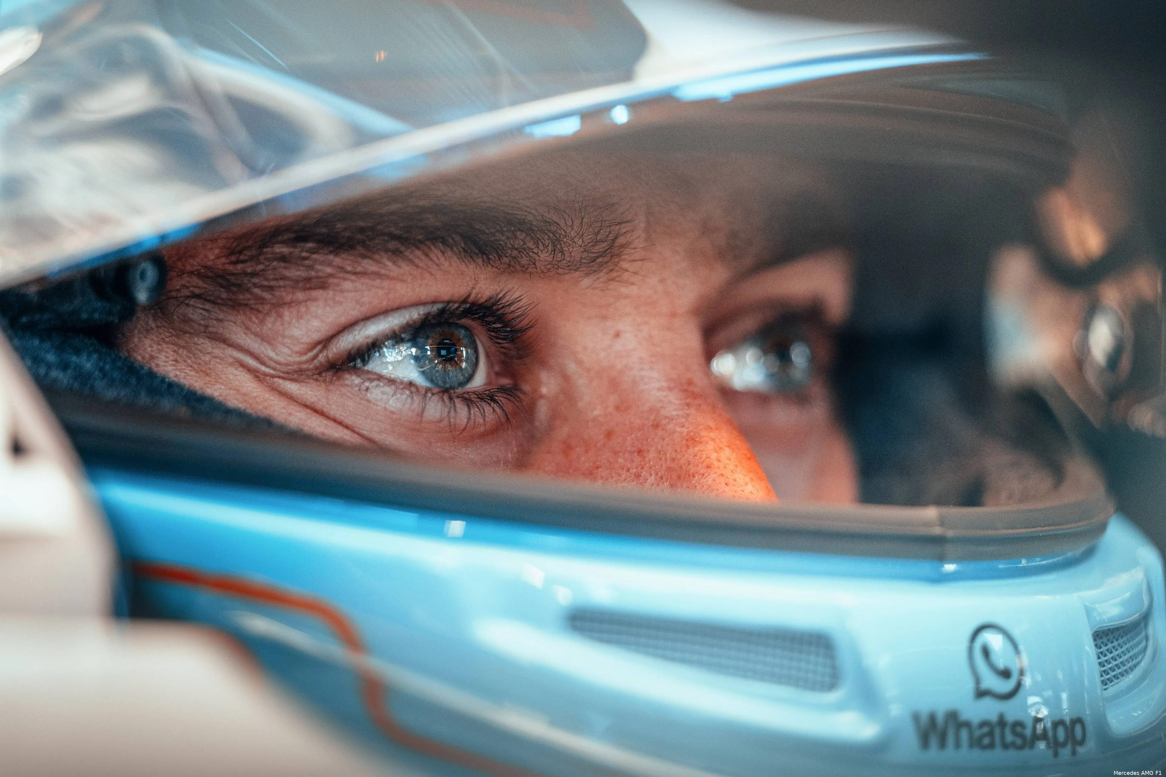 george russell mercedes 2025 silverstone groot brittannie vrijdag training helm 1