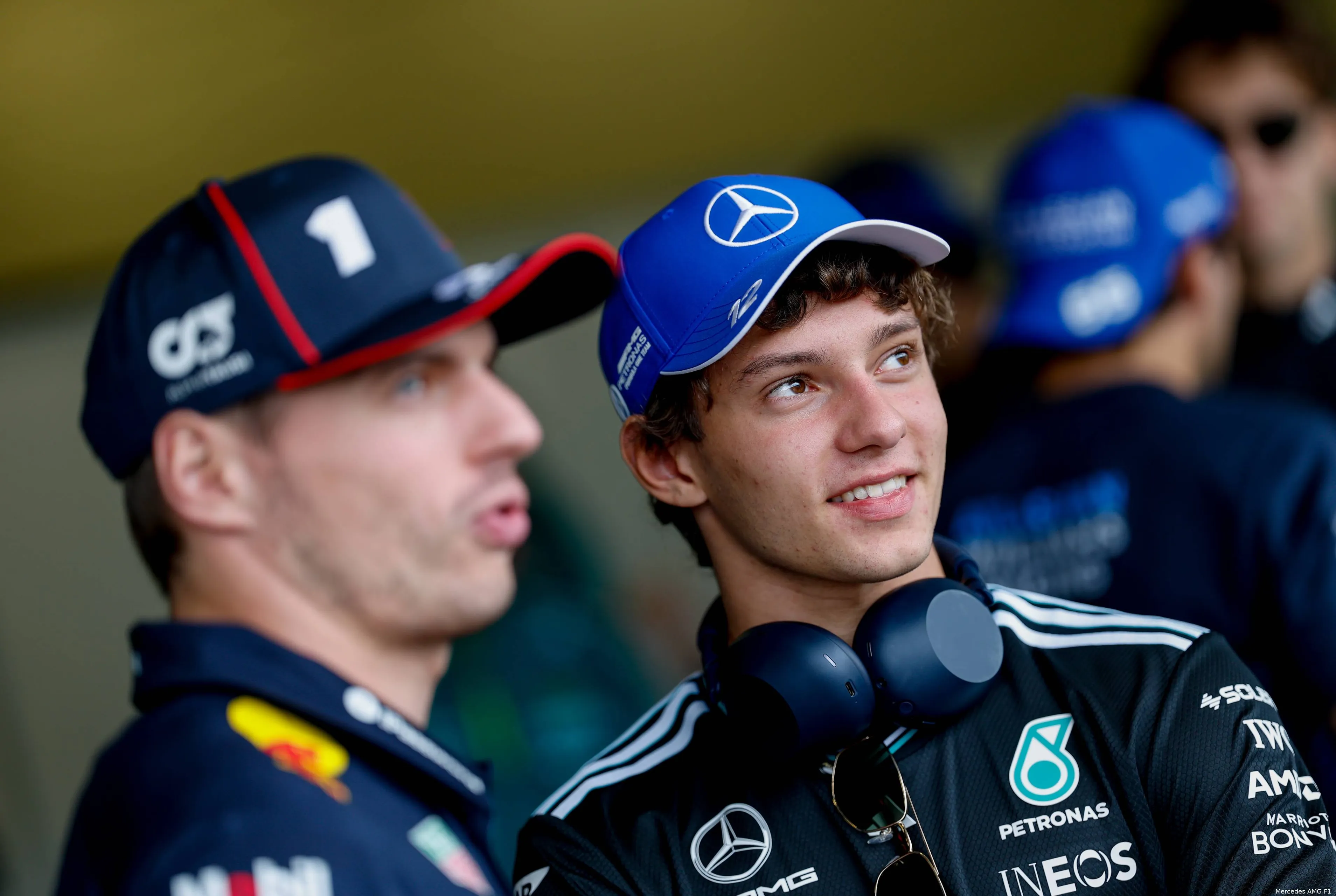 max-verstappen-andrea-kimi-antonelli-mercedes-gp-azerbeidzjan-2025-zondag