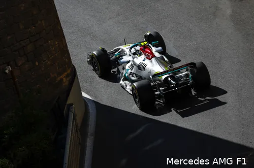 <i>De Grand Prix van Azerbeidzjan was in 2022 een pijnlijke ervaring voor Lewis Hamilton.&nbsp;</i>