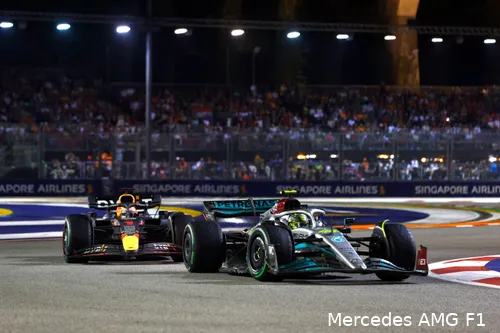 Lewis Hamilton en Max Verstappen kwamen elkaar weer eens tegen op het asfalt, maar niet op de plekken waar ze graag wilden staan.