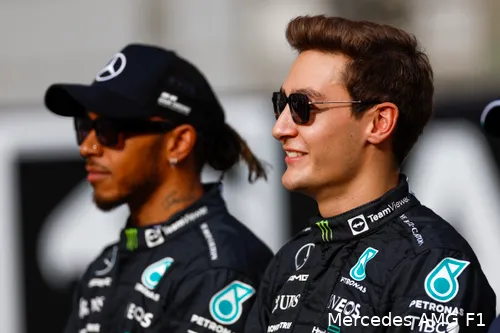 Vlnr; Lewis Hamilton (0 zeges in 2022) en George Russell (1 zege in 2022). (Foto: Mercedes AMG F1)