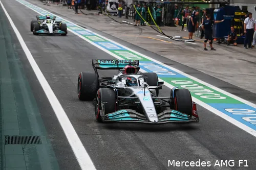 George
Russell en Lewis Hamilton in de pitstraat, kwalificatie, Grand Prix van São Paulo 2022 (Foto:
Mercedes AMG F1)